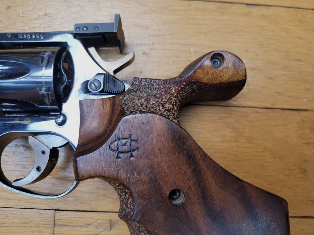 Selten und sehr schöner Wettkampf-Revolver Manurhin – Legendärer MR32 MATCH der 2. Serie – 6 Schuss – Kal. 32SWL – mit gutem Gegengewicht Manurhin – Sammlerstück dazu! – Top Zustand! -TBE++, Bild 4 von 23