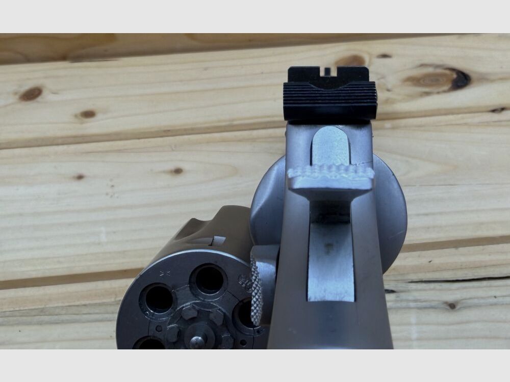 Smith & Wesson Mod. 617 Target Champion .22 l.r. Impugnature in legno .22lr