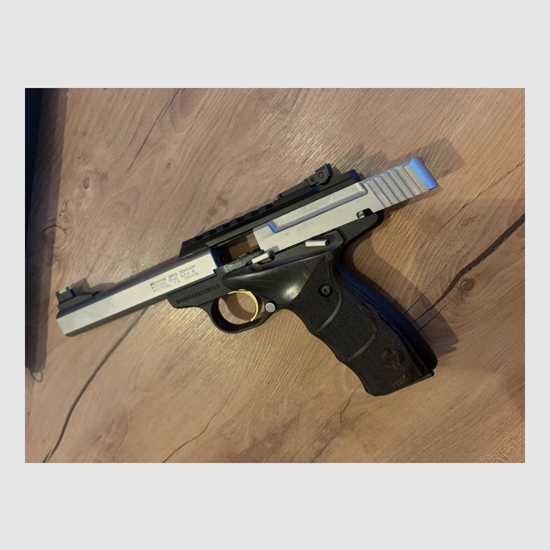 Browning Buck Mark Stainless UDX .22lr z szyną Picatinny