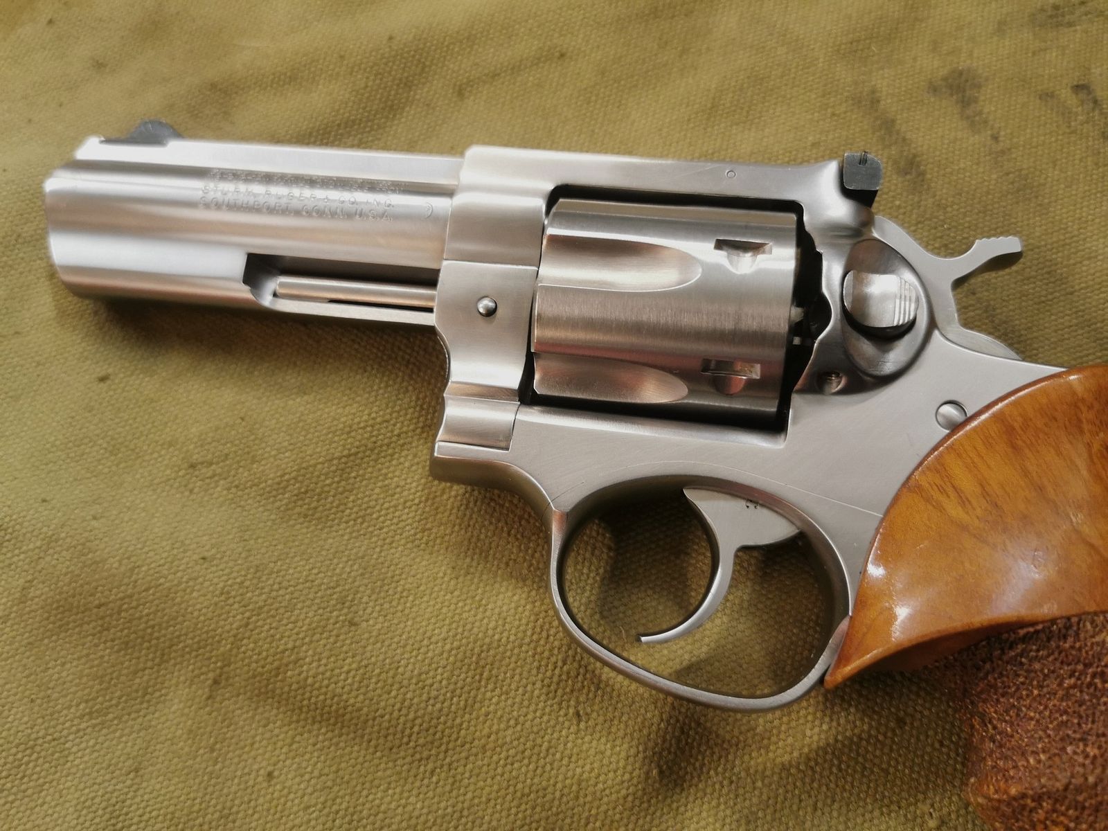 RUGER GP100  .357Mag   4Zoll schwerer Revolver