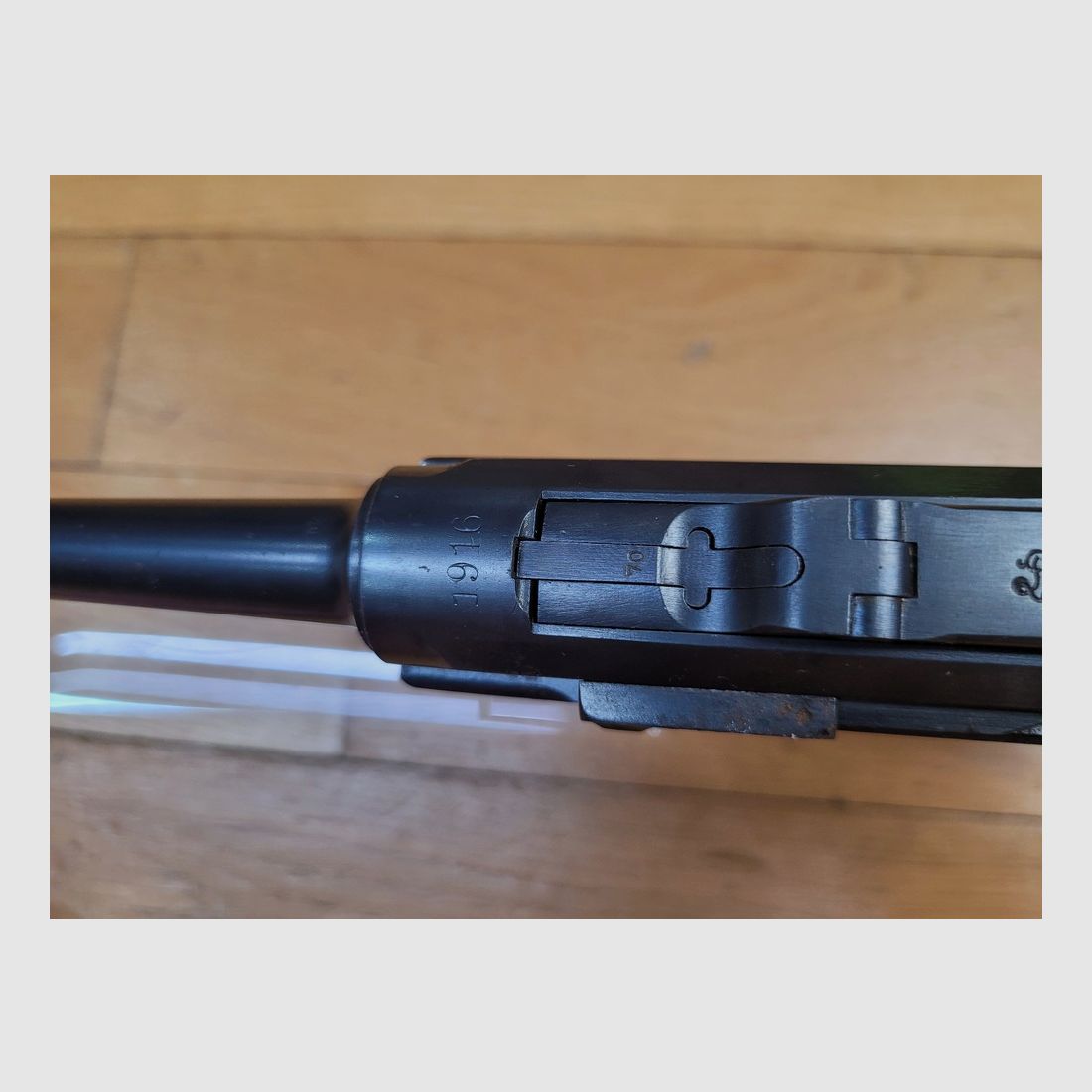 Dobry pistolet Luger P08 – DMW z 1916 roku – Mono numer seryjny – 100% 14-18 – Dobry magazynek z drewnianym dnem – Lufa z dobrymi bruzdami – Broń do czyszczenia zarówno do strzelania, jak i do kolekcji – EM w ogólnym stanie, zdjęcie 14 z 21
