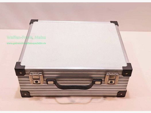 Diverse manufacturers aluminum case accessories/ammunition