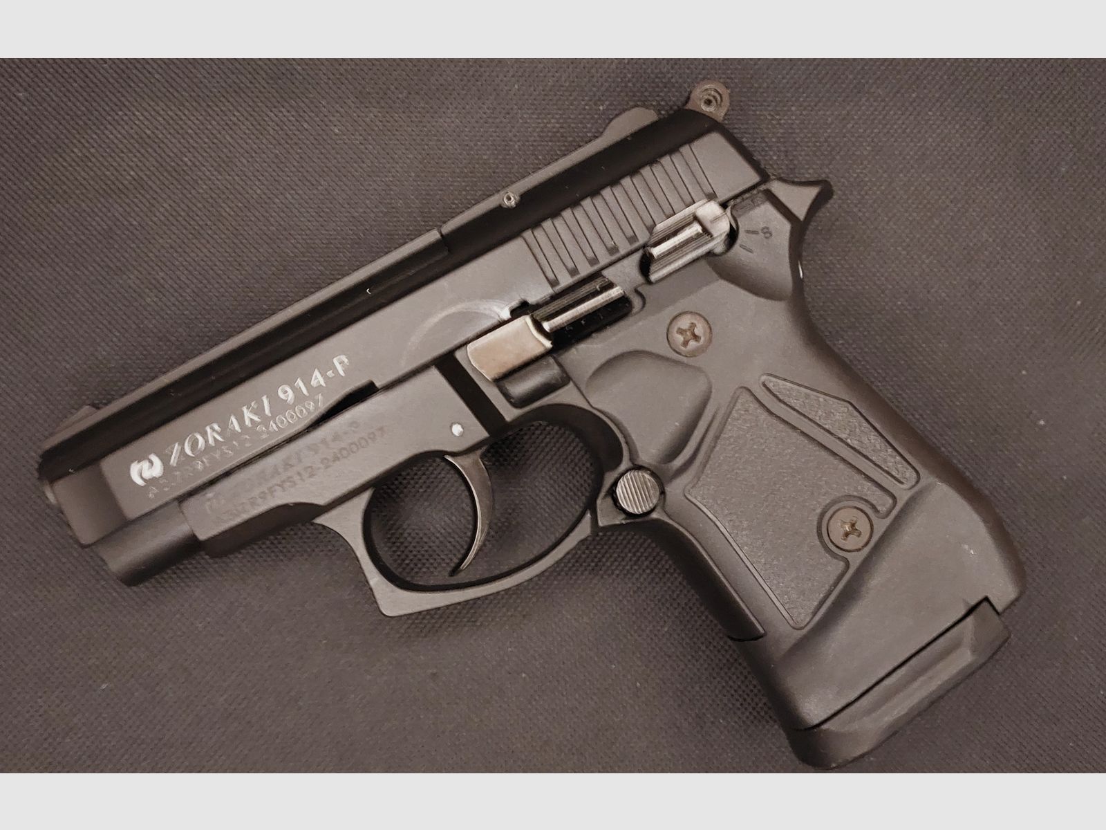 Zoraki 914 Schreckschuss Pistole 9mm P.A.K. brüniert (1070) mit 2 Magazinen und neuem First Strike Holster