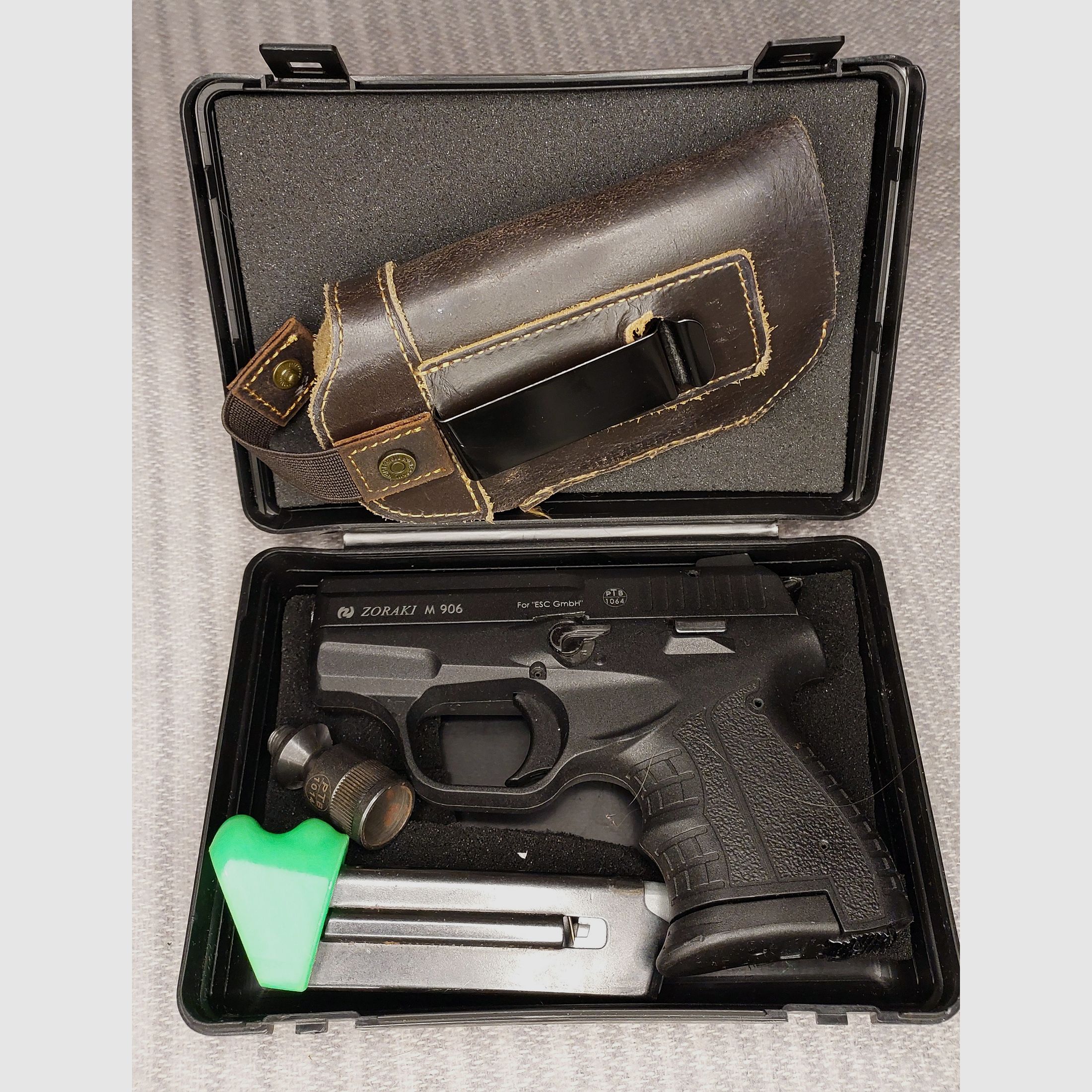 Zoraki M 906 blank firing pistol 9mm P.A.K. (PTB 1064) with holster and 2 magazines