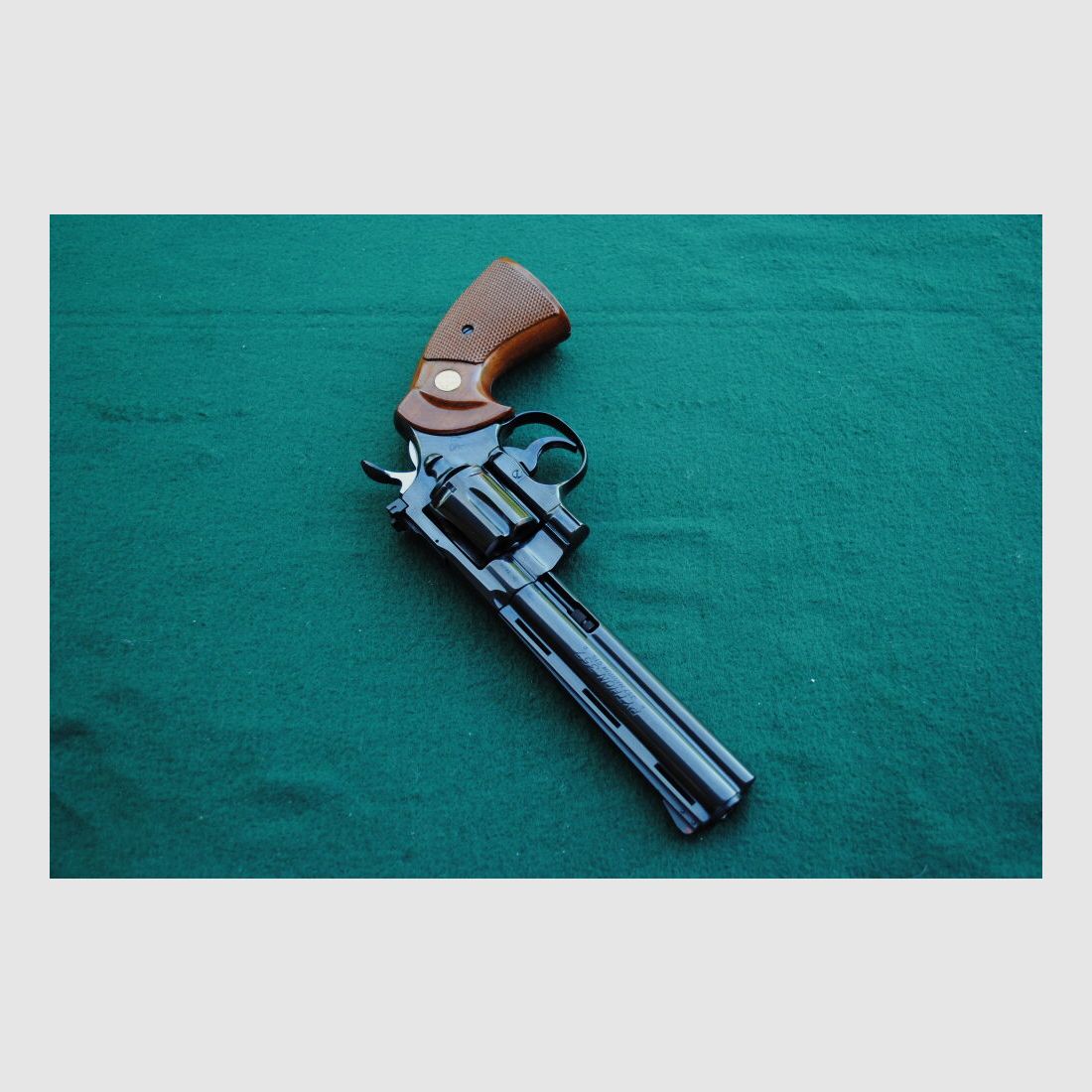 Colt Python, prova 74, lunghezza canna 6", impugnature originali, mai sparato