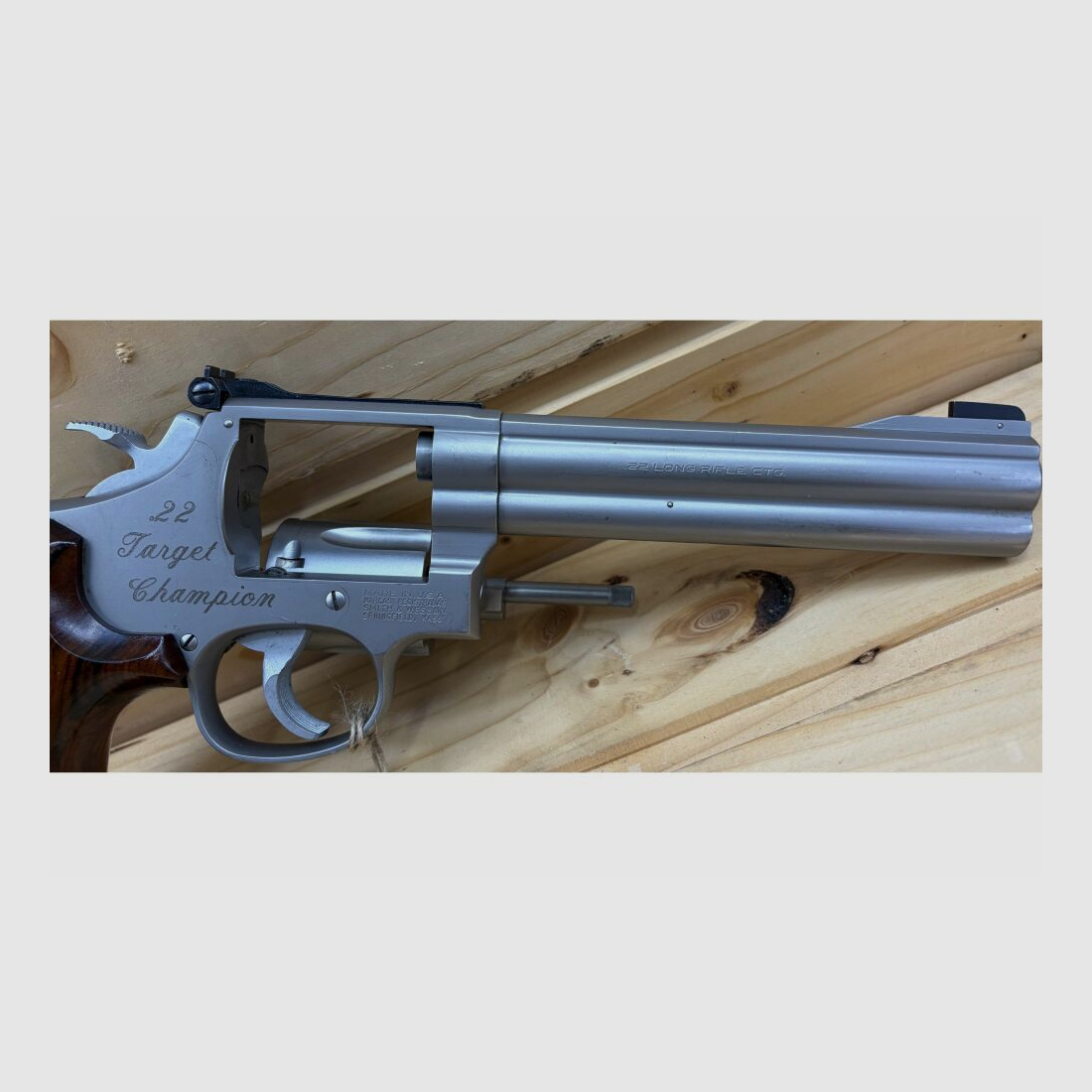 Smith & Wesson Mod. 617 Target Champion .22 l.r. Impugnature in legno .22lr