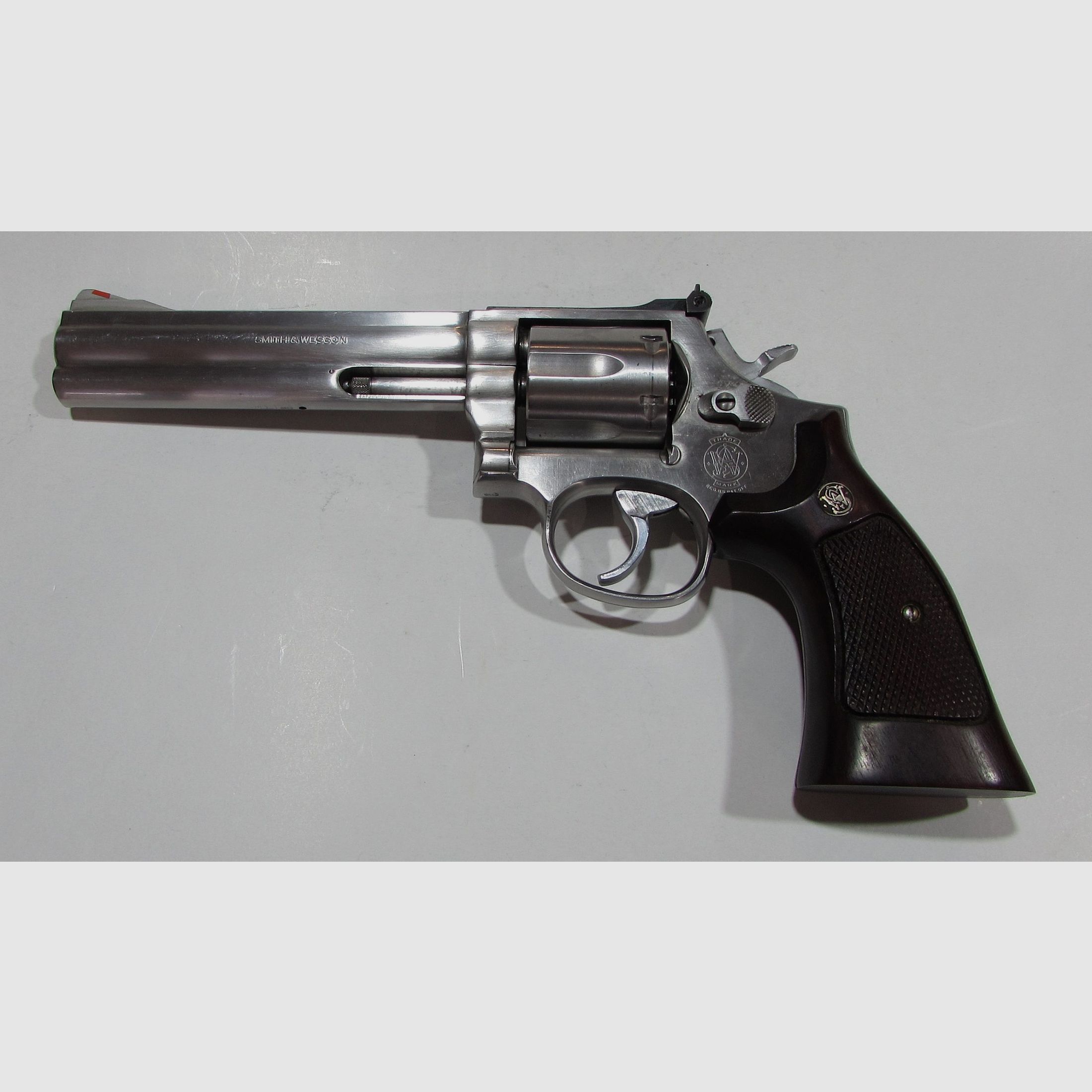 Revolver Inox Smith & Wesson 686 canon 6 pouces cal 357 magnum bon etat, image 1 sur 2