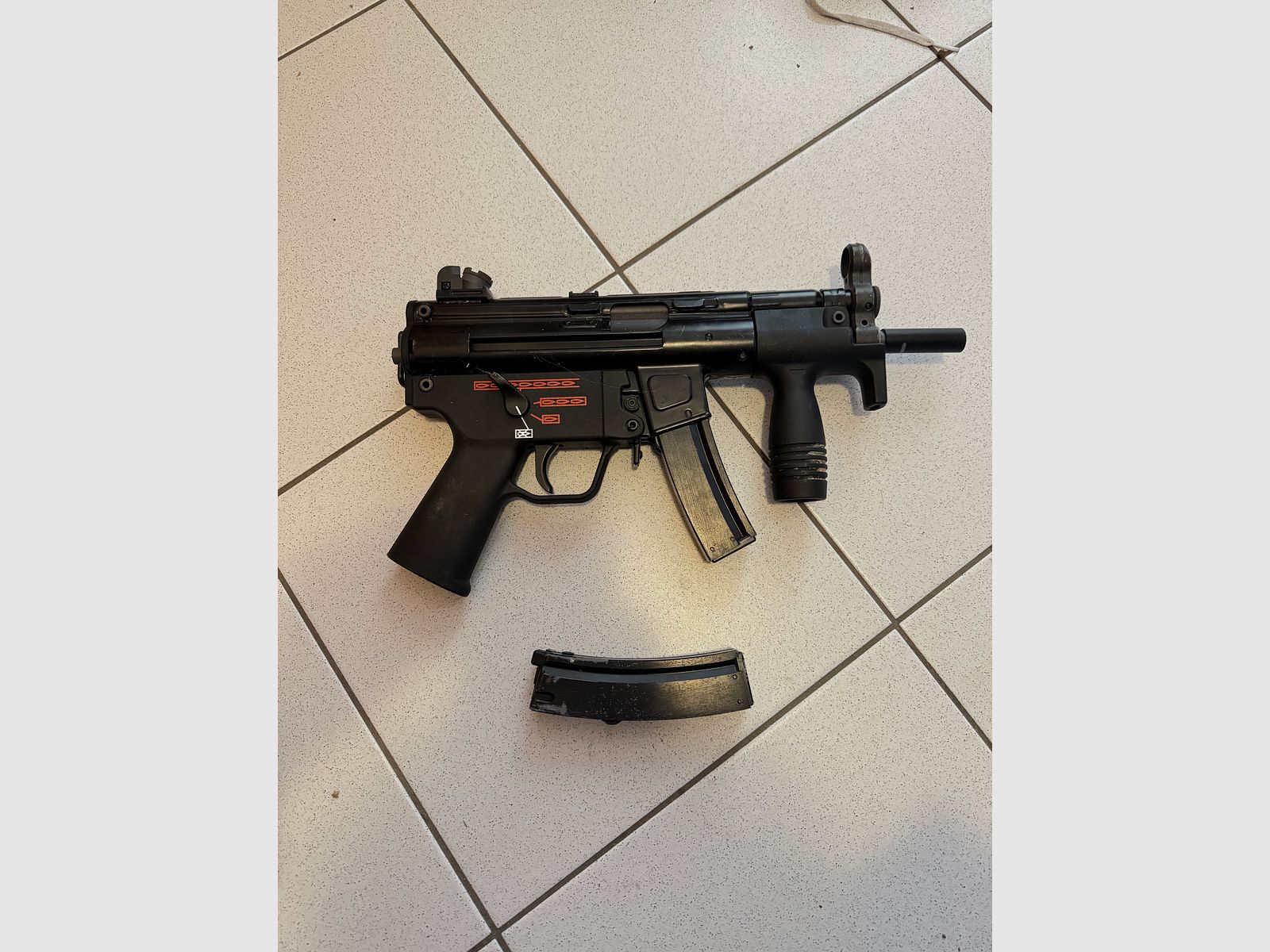 Wei-ETech WE5K Apache SMG Vollmetall GBB 6mm BB schwarz