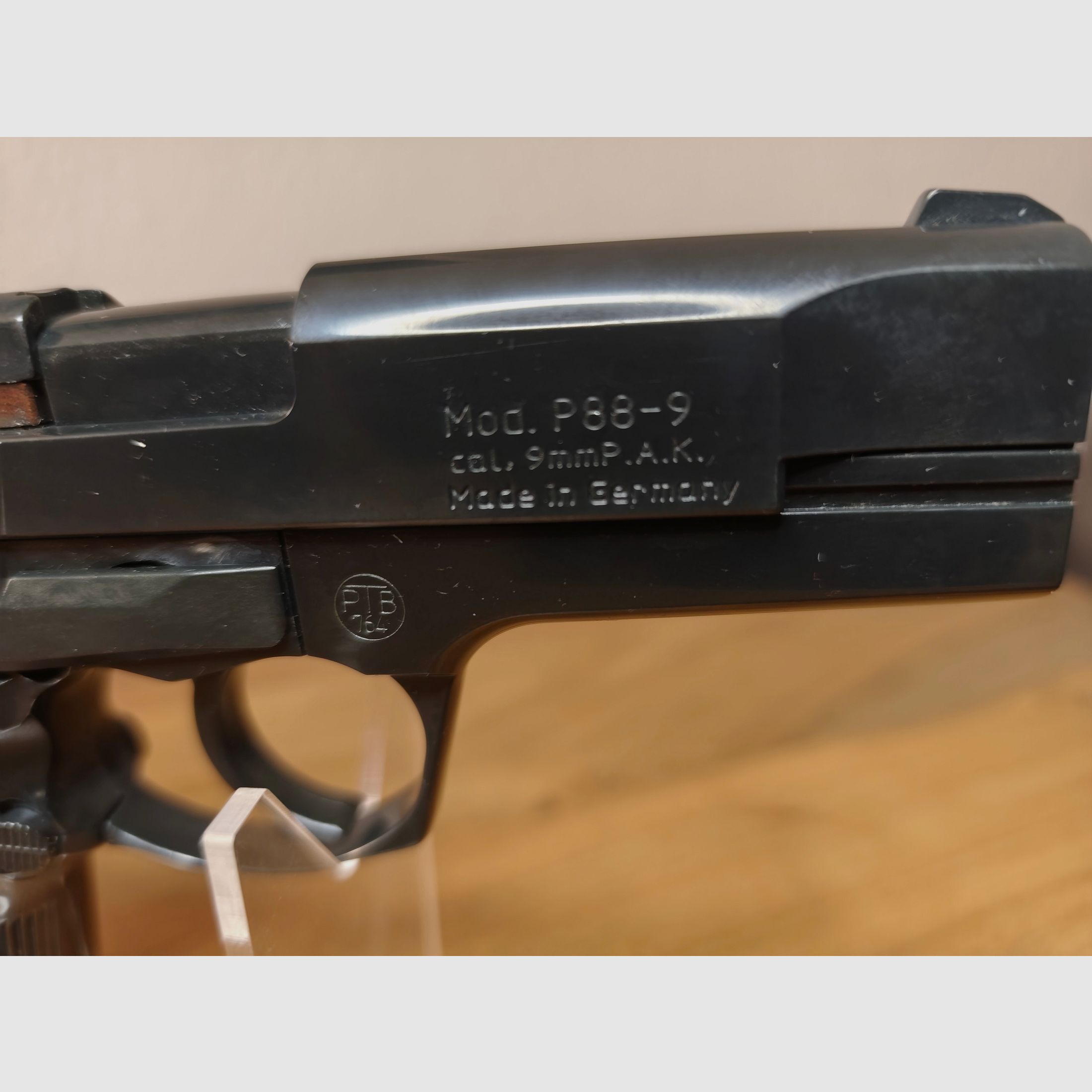 Walther P 88 Compact stary model złoty napis PTB 764 czarny z amunicją