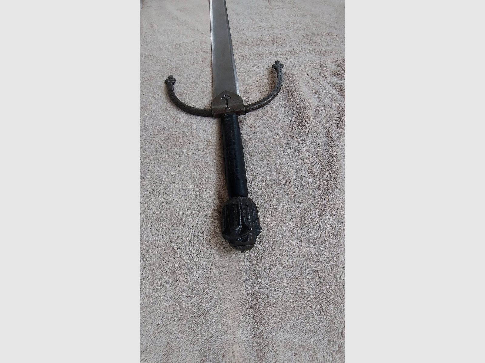 Historisch langzwaard ca. 1870–1900 – leren handvat – vernietigde knop – totale lengte 112 cm