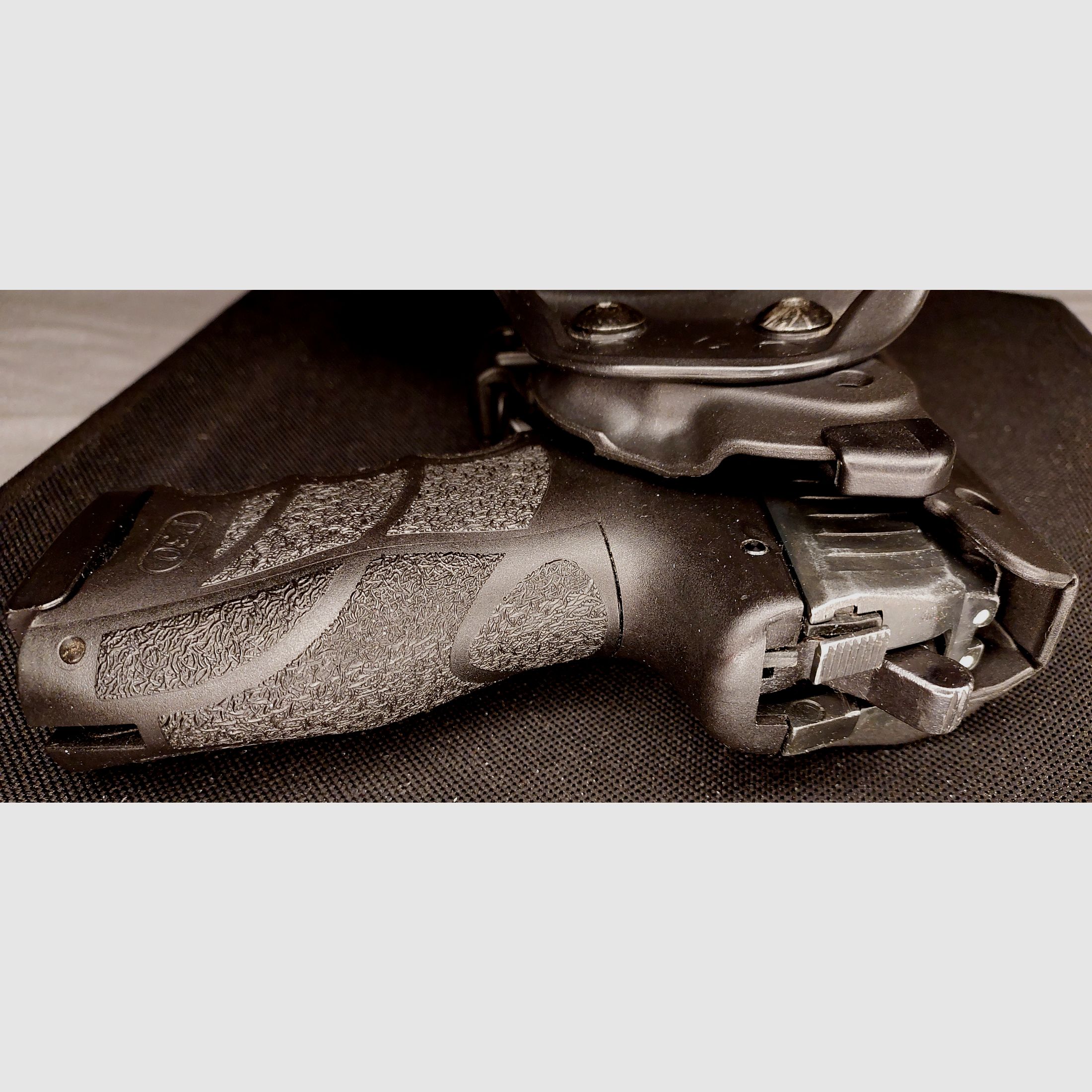 Heckler & Koch P30 9 mm P.A.K. brüniert (PTB 912) HK P 30 mit Safariland 7378 (7TS-ALS) Paddleholster 295 