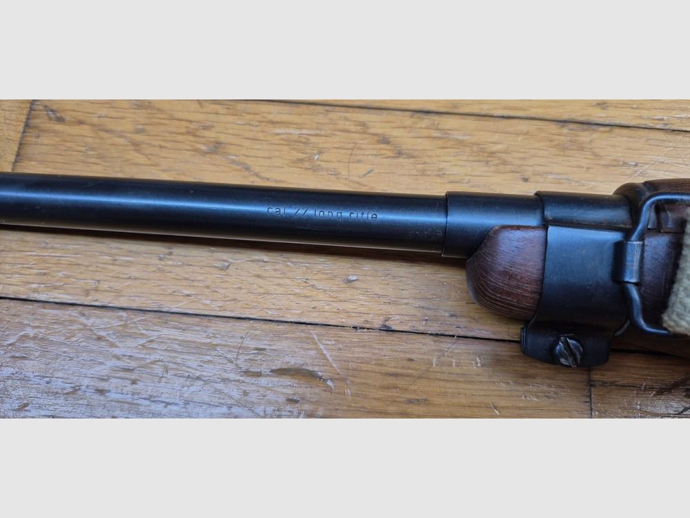 Sehr schöne ERMA Modell EM1 Replik der USM1 — Kal. .22 LR — Waffe von 1977, nicht mehr sehr gut erhalten — Perfekte Mechanik und Spiegel-Lauf — 10-Schuss Magazin — Amerikanischer Militärriemen — Garantierter Spaß auf dem Stand — TBE+/TBE++, Bild 29 von 30