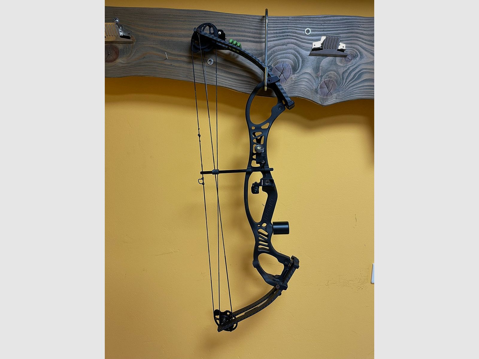 High and tournament, compound bow from Hoyt, very good condition