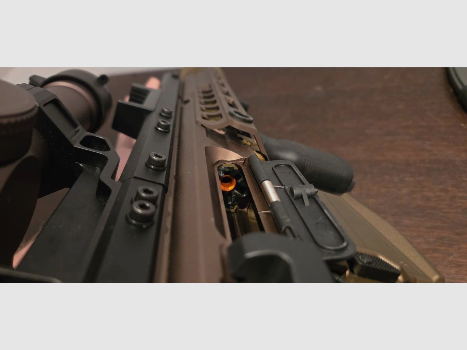 APFG Spear LT mit SURG Upper und Zubehör