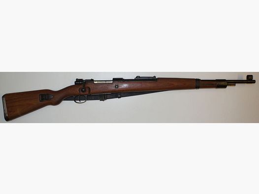 bcd4 Gustloff Werke Repetierbüchse bcd4 Gustloff Werke K98k im Kaliber 8x57IS mit Riemen. Leider nicht nummerngleich.