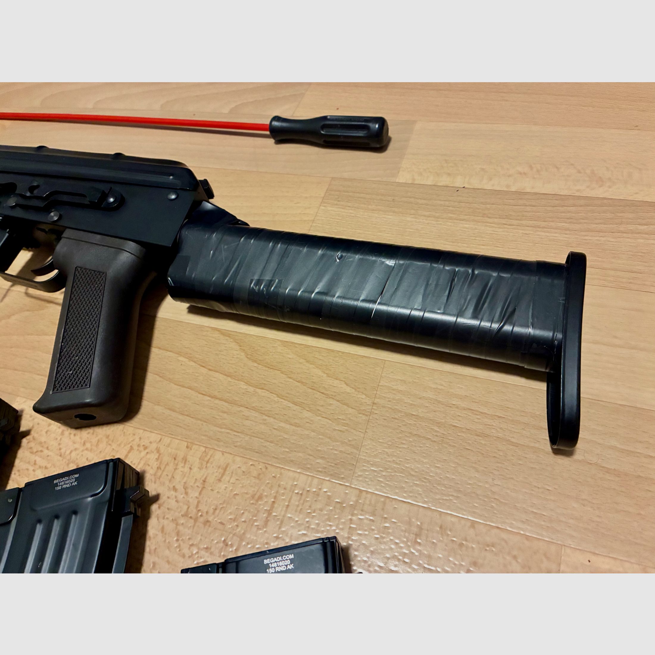 BEGADI AKM GEN-5 SPORT S-AEG Airsoft Softair + 8 Magazine / 11V Akkus, Ladegerät, BBs