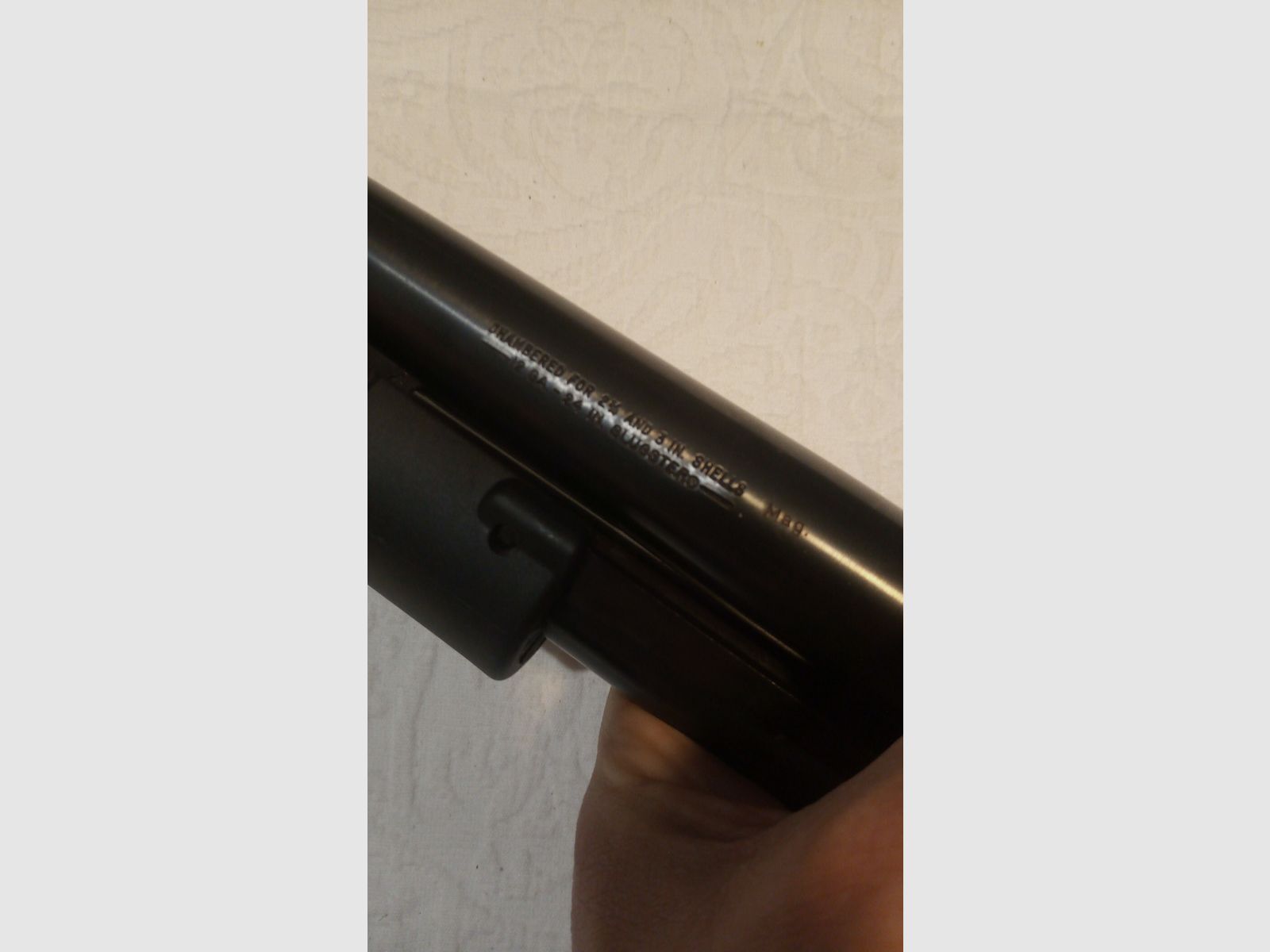 Vorderschaftrepetierflinte Mossberg Maverick 88 mit verstellbarer Visierung schwarz und Laufportierung gebraucht LL 60cm im Kaliber 12/76