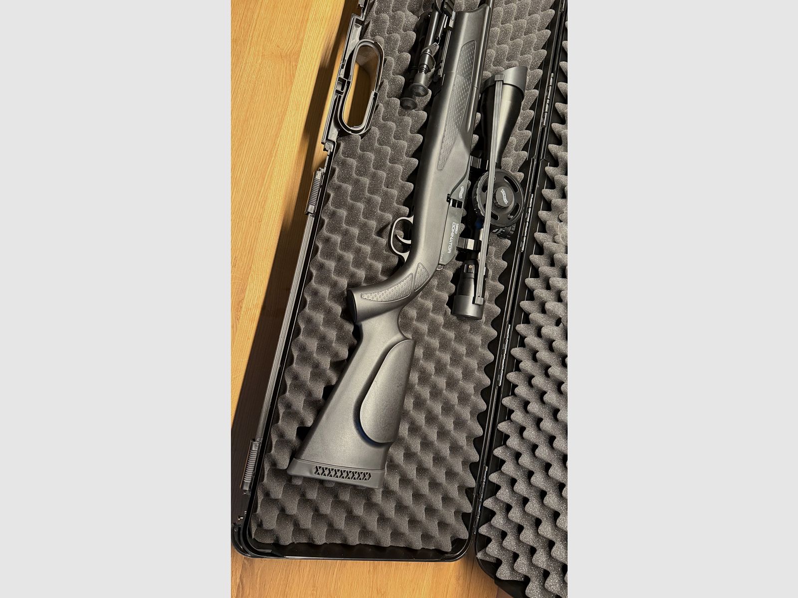 Pressluftgewehr Walther 1250 Dominator FT stock in plastica, scope 8-32x56, suppressor e bipiede calibro 4,5 mm incl. accessori !!!