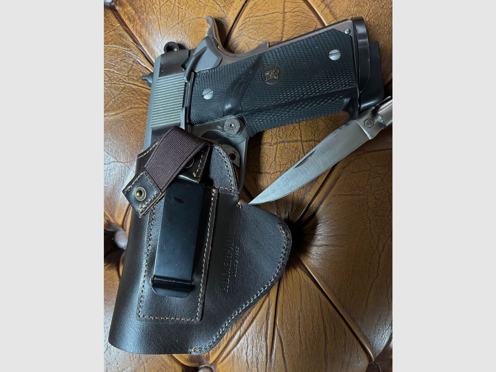 Holster aus echtem Leder mit Clip und Schlaufen für links oder rechts