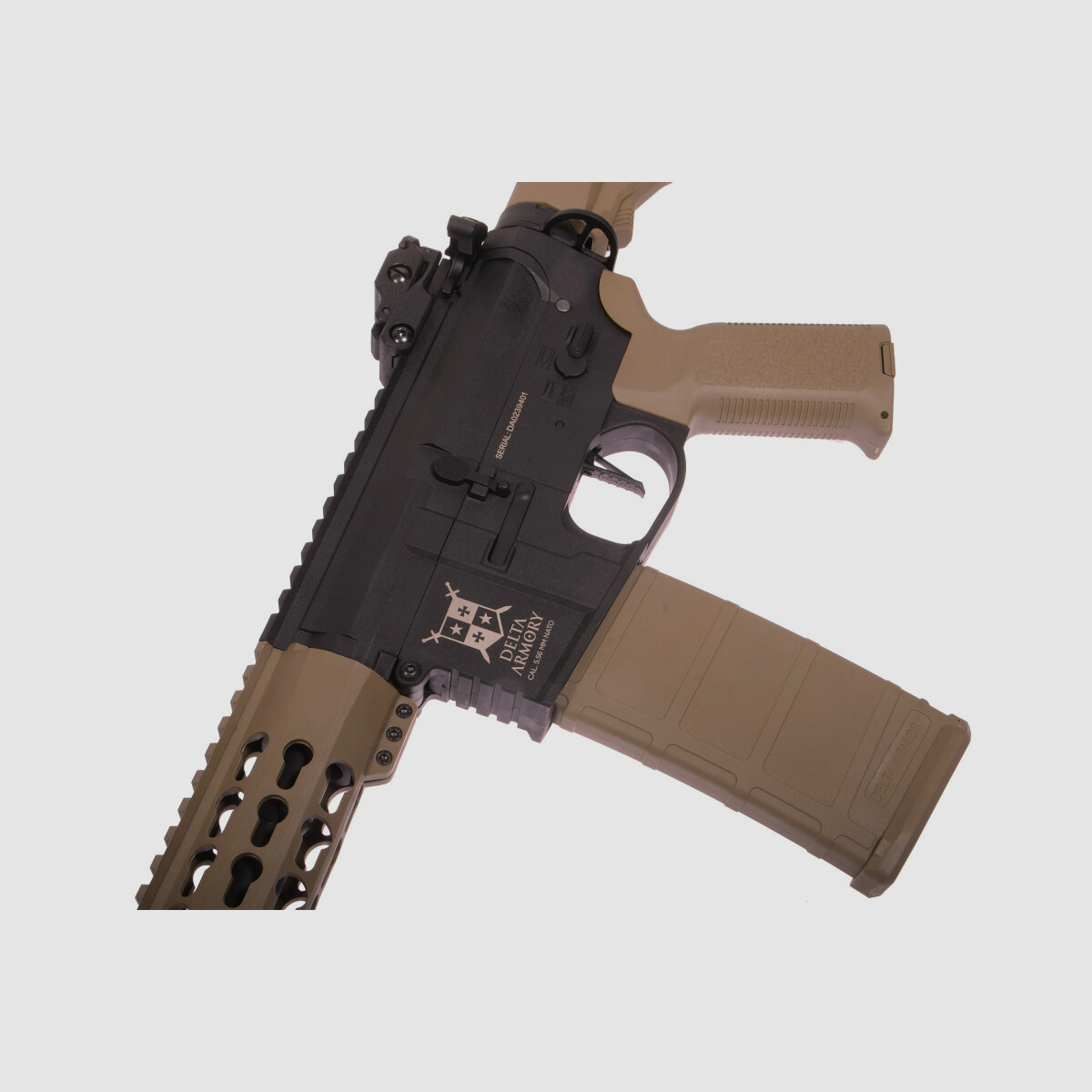 AR15 KeyMod 10 pulgadas PREDATOR CHARLIE EAGLE ETU Tan/Negro S-AEG Rifle Airsoft Libre a partir de 18 años | Delta Armory