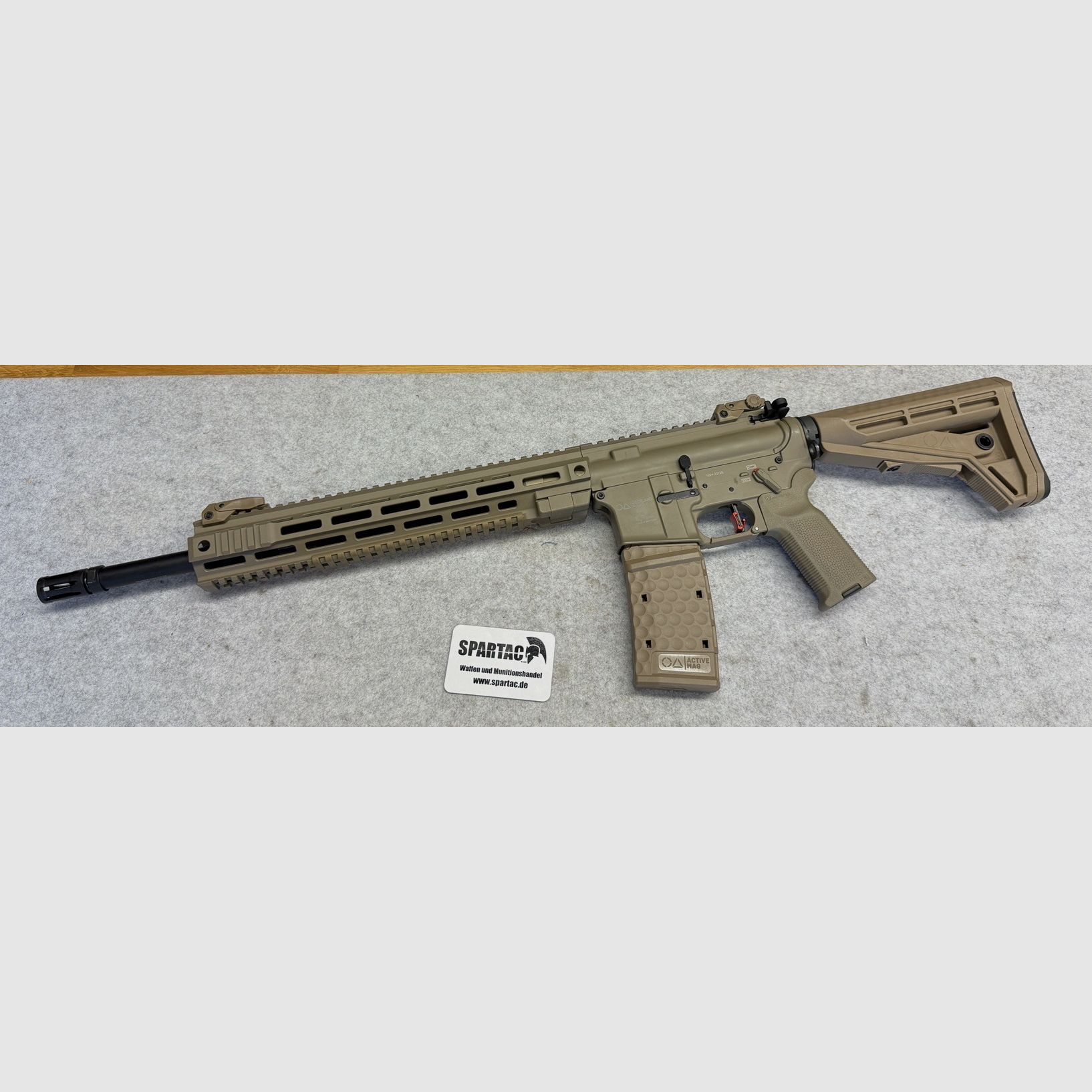 Oberland Arms OA-15 M5 Premium CERAKOTE FDE Kaliber .223 Remington Luger 16,75" loop SPARTAC EDITION