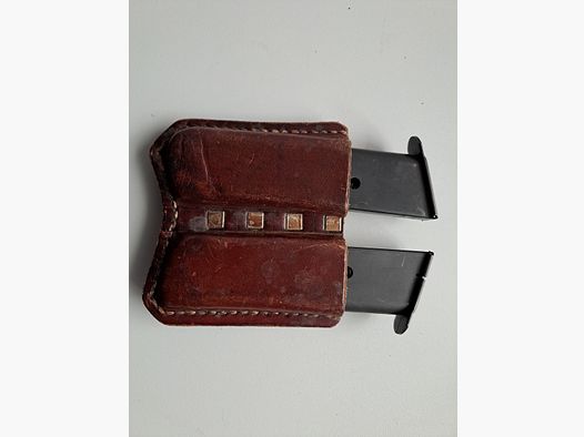 2 chargeurs P220 cal. .45 ACP