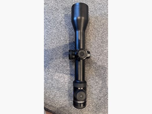 Zeiss V8 2,8-20x56 mit Ballistikturm und Schiene 