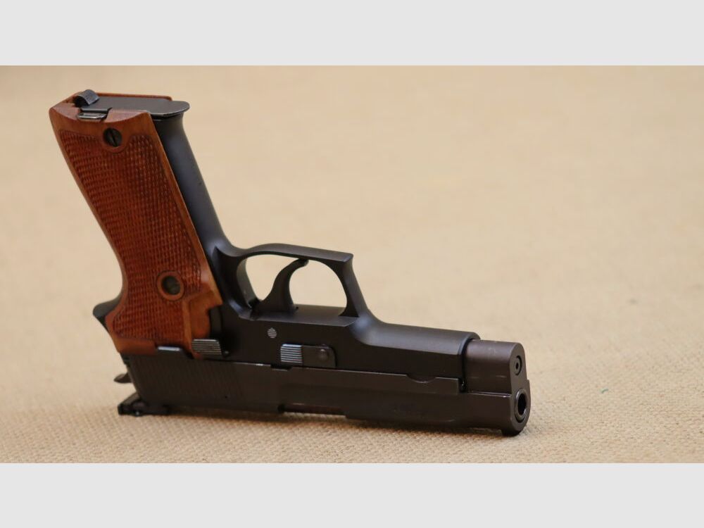 SIG Sauer P220 9mm Luger