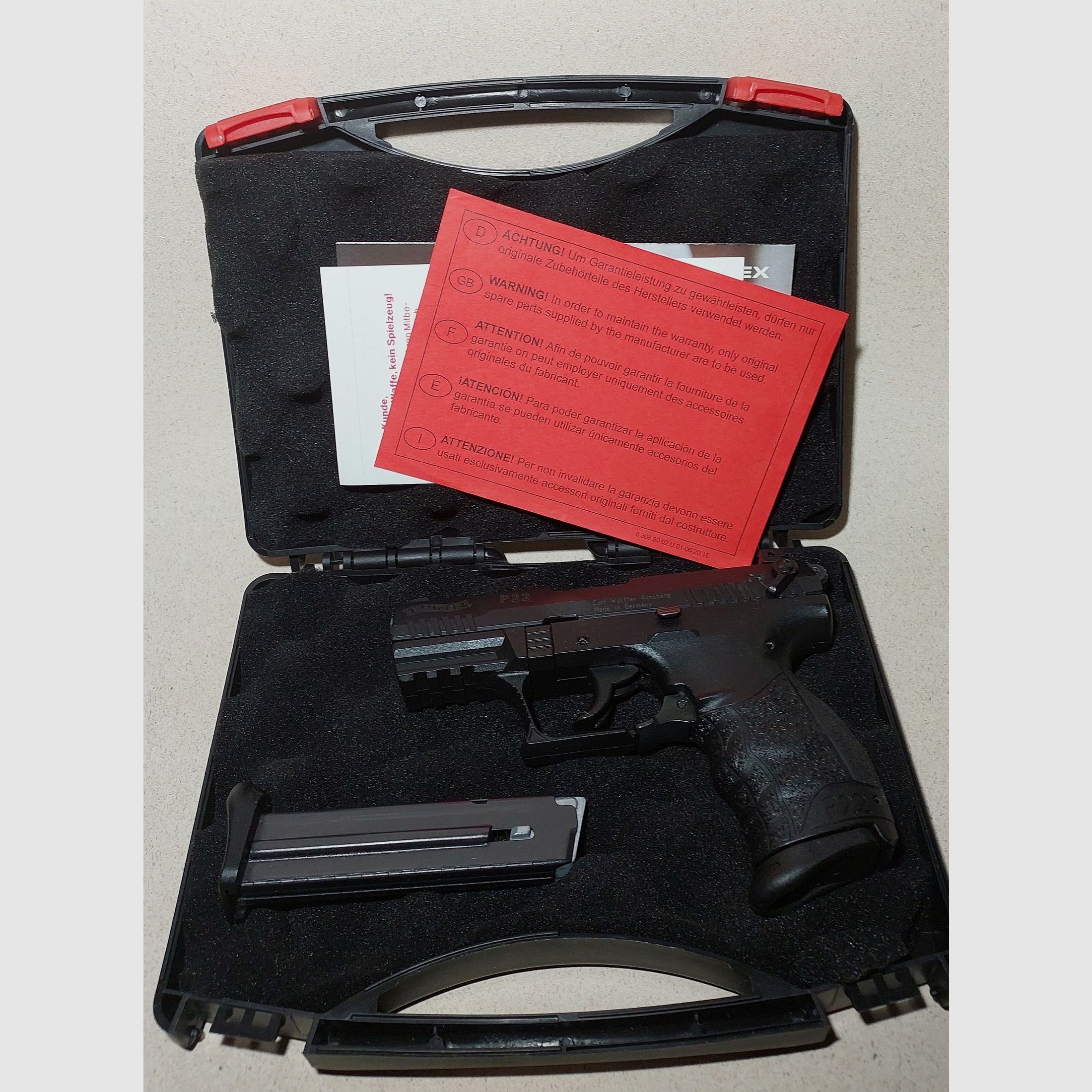 Walther P22Q Schreckschuss Pistole 9mm P.A.K. schwarz mit 2 Magazinen (PTB 778)
