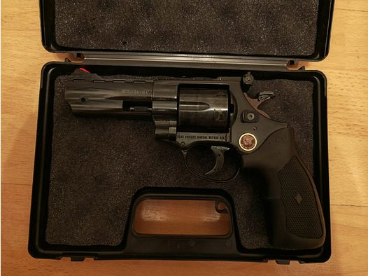 ME (incense) Bull-Barrel | 4 " inch barrel | Cal. .22 / 5.5 mm LEP revolver with trigger shoe | wide hammer plate | twilight sight | drum sets made of steel | special version