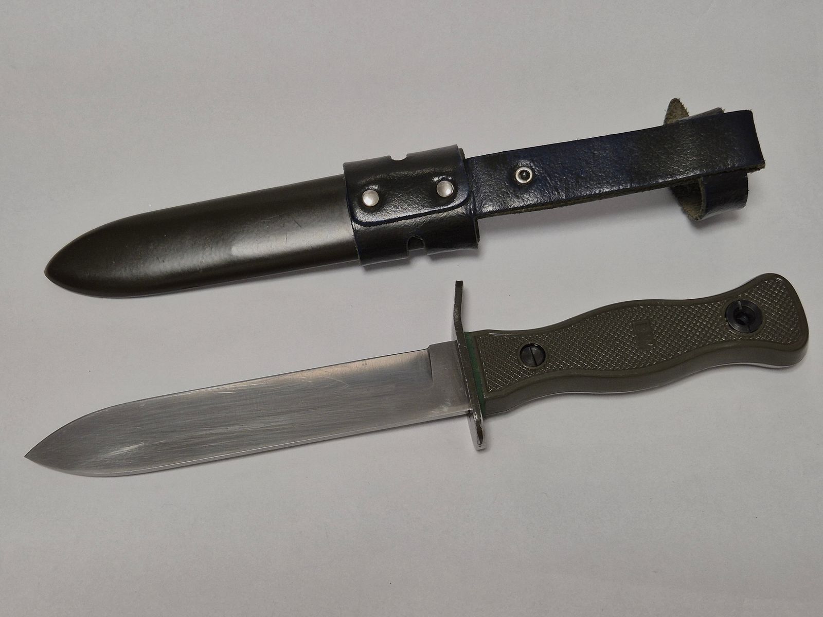 Bundeswehr Feldmesser M1968, alt, aus dem Jahr 1969/1970, Messer, oliv, Bild 2 von 3