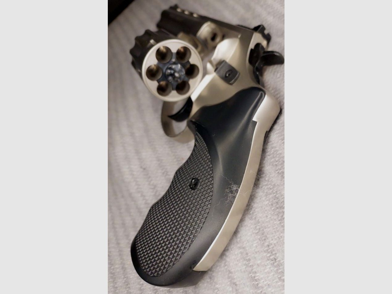 Ekol Viper 4.5 inch blank firing revolver nickel 9 mm R.K. (PTB 1062) like new!