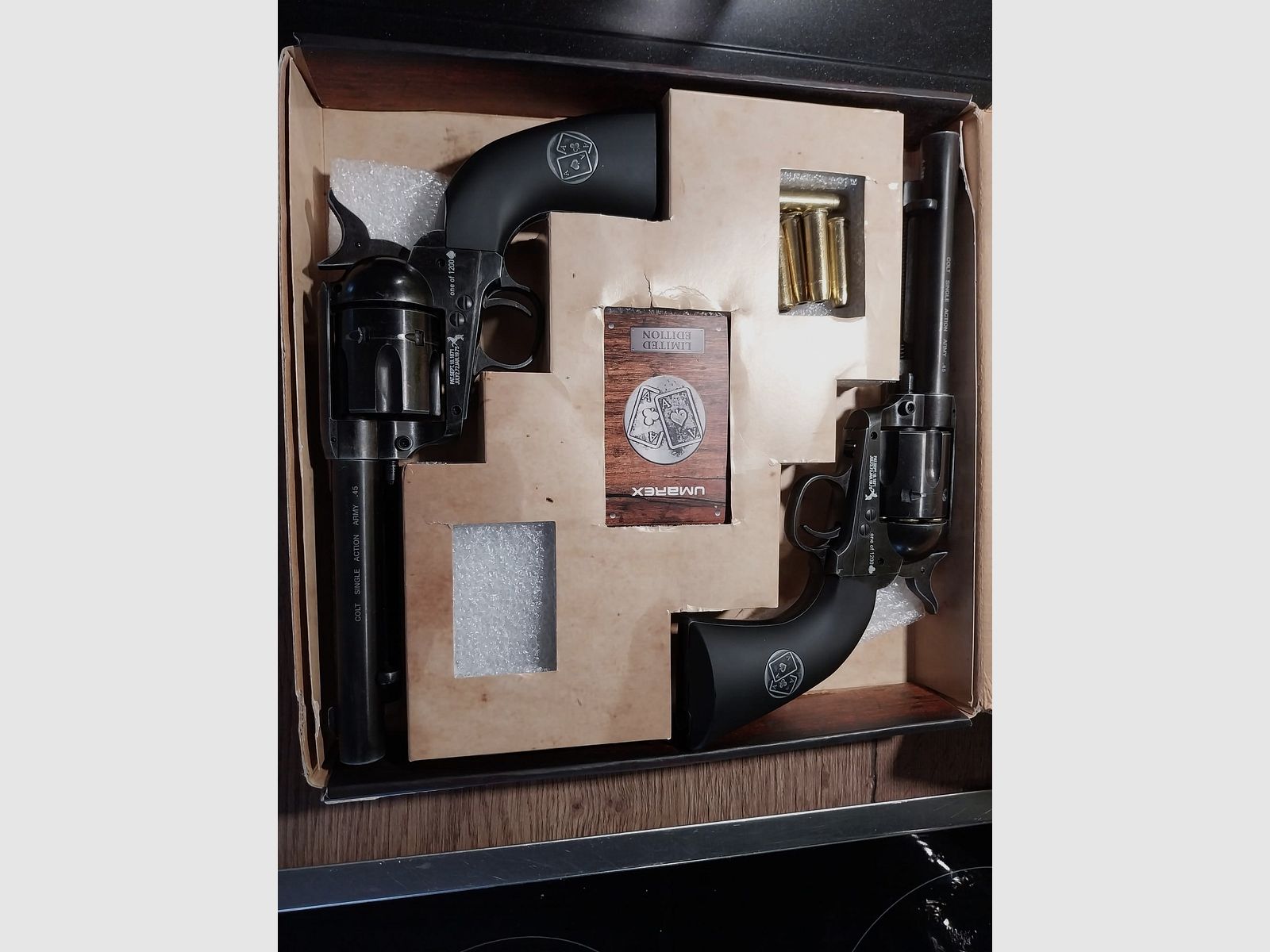 Colt Single Action Army® SAA Double Aces Duel Set - Co2-revolver kaliber 4,5 mm BB (P18) incl. 20 Co2 capsules en 1500 BB's 4,5mm