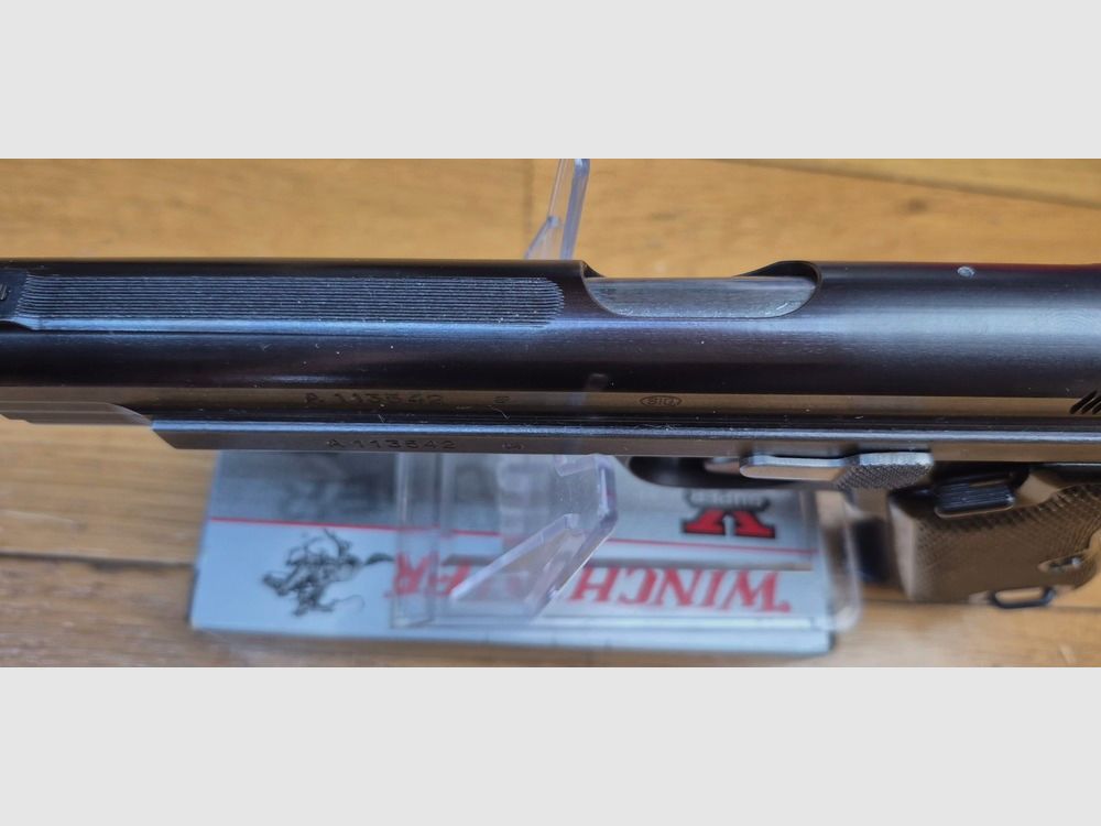 Sehr schöner SIG P210-2 Pistol – Mythos des 9 para – Militärwaffe des 4. Vertrags – Ca. 1955/56 – Sehr schöne Brünierung – Traumhaftes Funktionieren und Lauf – 2 zusätzliche Magazine und Holster (das komplette Paket!) werden zusätzlich mitgeliefert – Zustand TBE++/TBE+++!, Bild 16 von 28