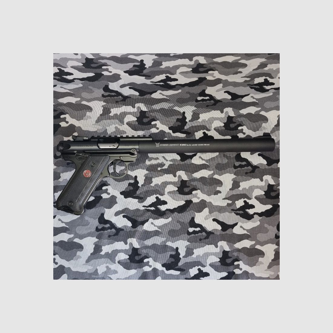 Pistola Ruger Mod. Mark IV Tactical .22 LR con silenziatore integrato, immagine 2 di 10