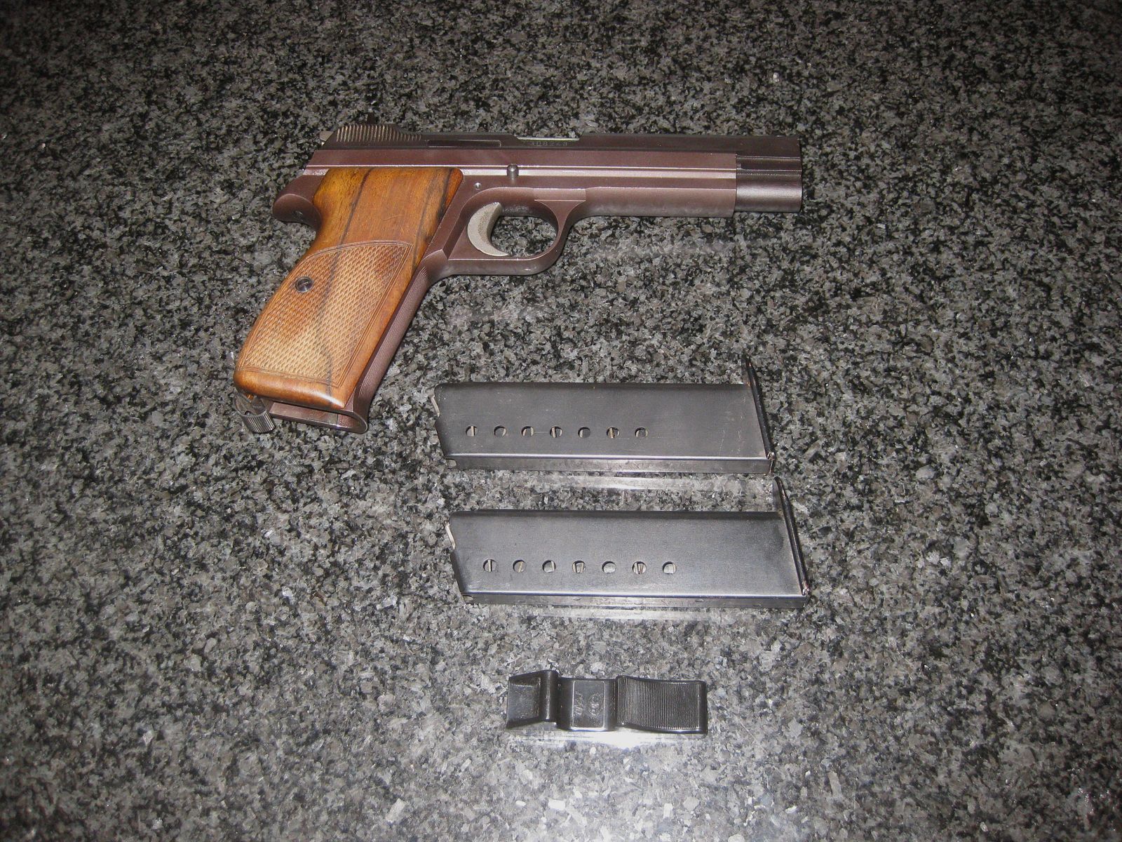 SIG Neuhausen P 210-6  Kal. 9mm Luger