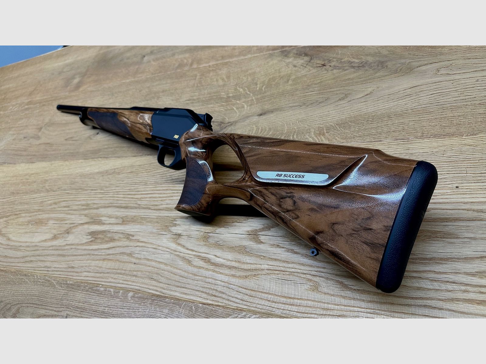 Blaser R8 Success / HK 4 / Lochschaft / gekürzter Lauf / M15x1 / Kaliber nach Wahl / AH Kammergriffkugel