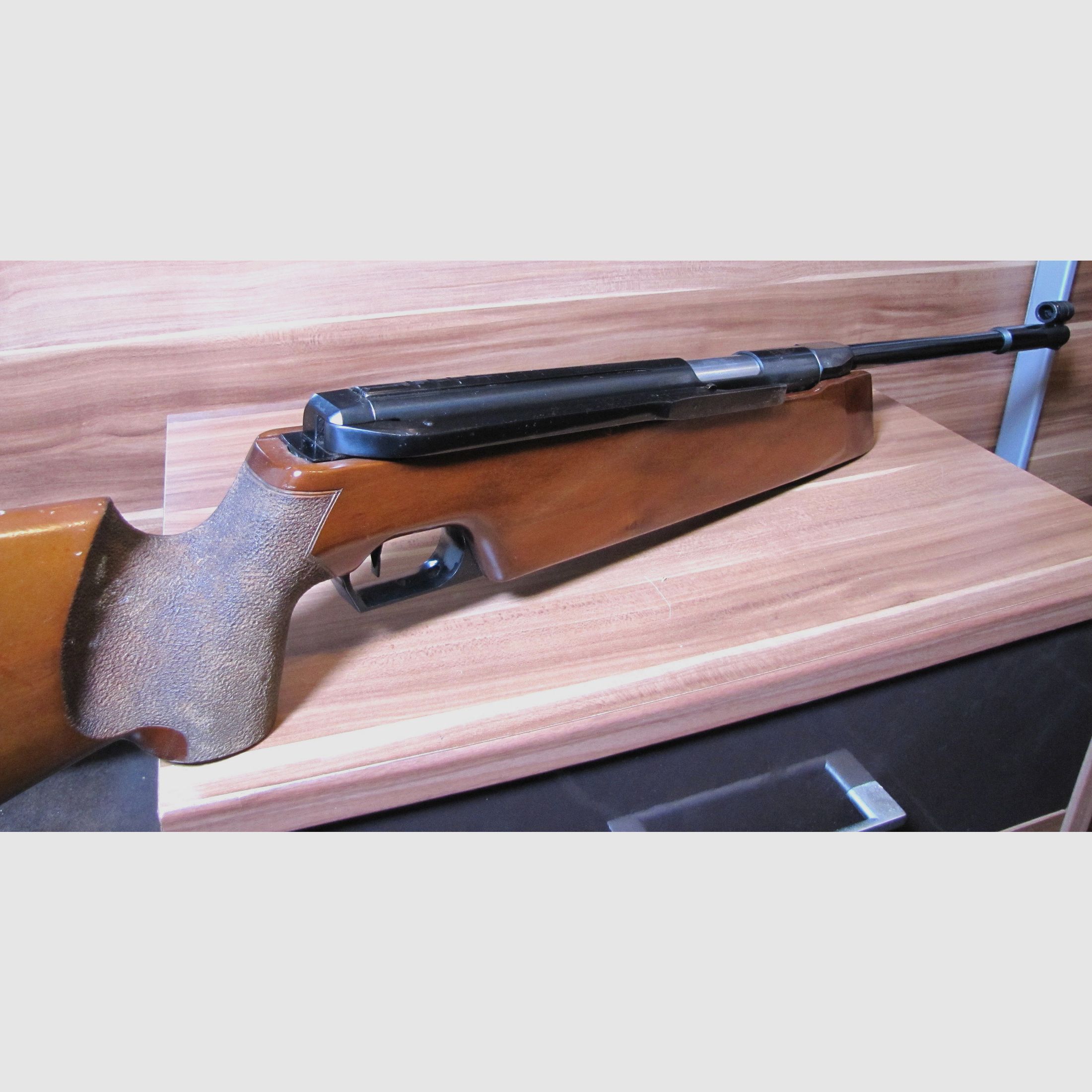 Carabine à air comprimé de la marque Feinwerkbau, modèle 300S