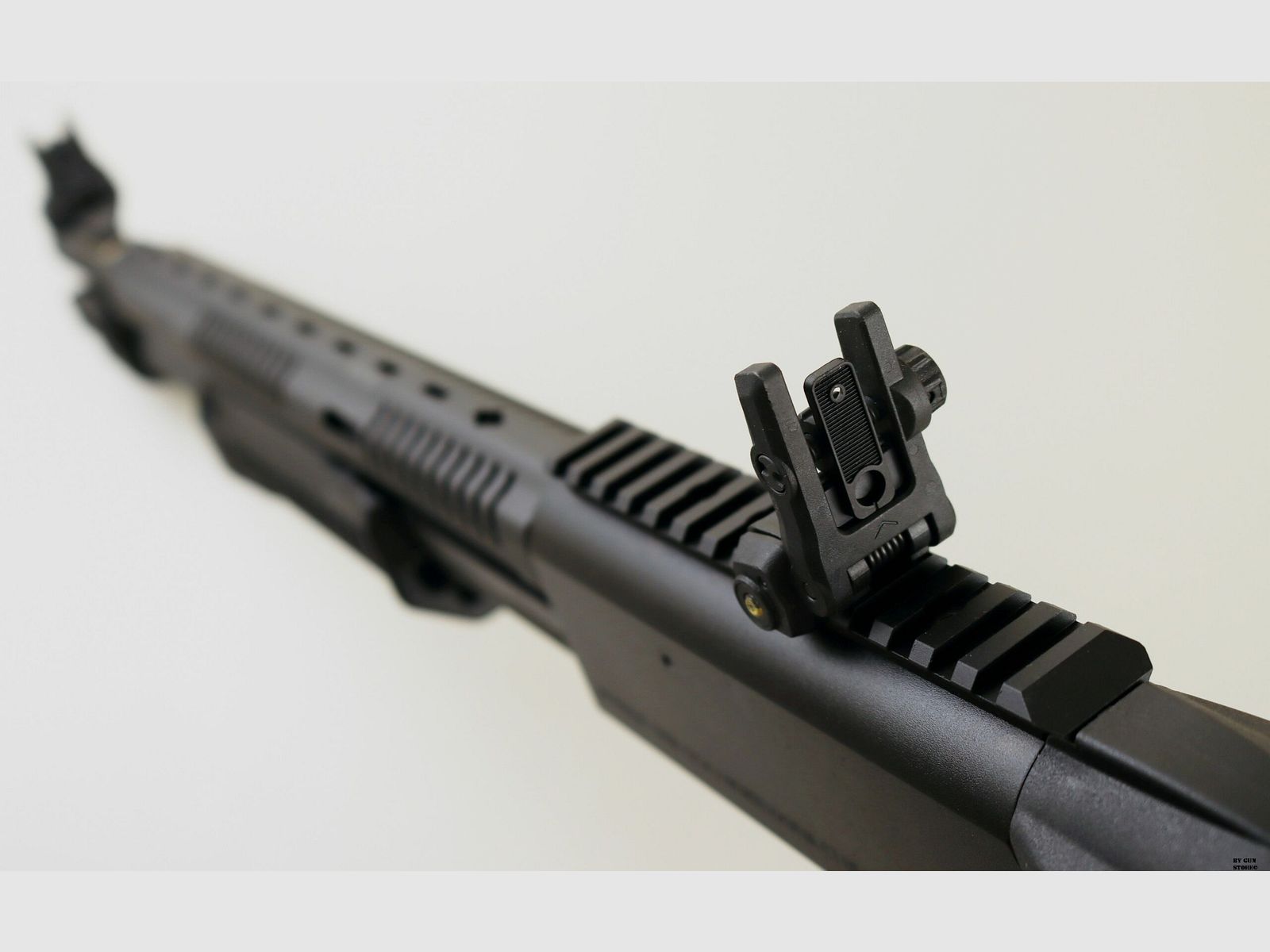 Fusil à pompe Mossberg mod. 590R Rail cal. 12, image 8 sur 12