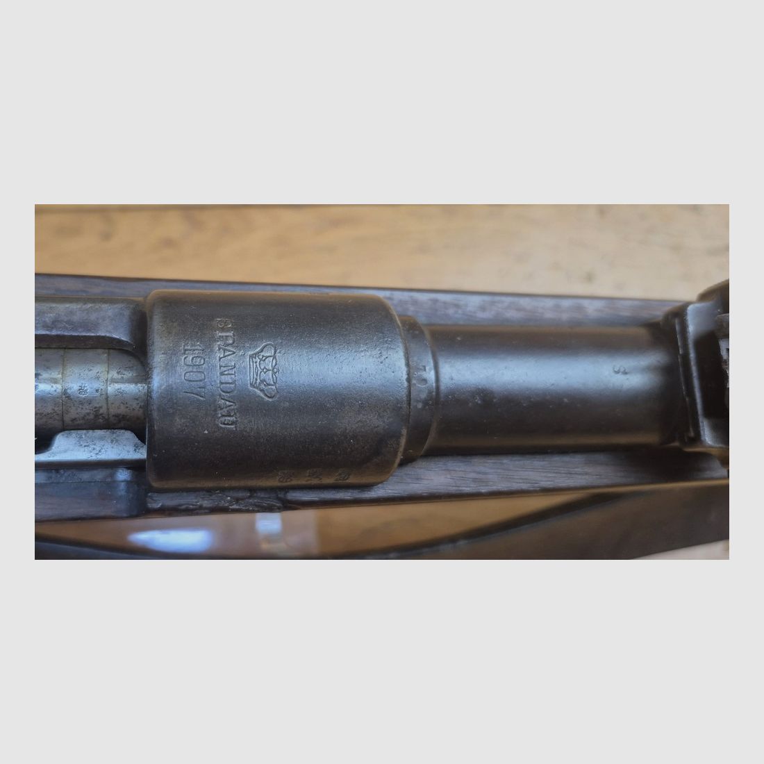 Sehr schönes Gewehr G98 – Gewehr 1898 – Arsenal Spandau 1907 – Originalkaliber 8x57IS – Vollständig monomatrikuliert außer der konformen Reinigungsstange – Guter bis sehr guter Lauf – Original braune Lederriemen – Exzellente Sammlerwaffe – BE/TBE, Bild 1 von 36