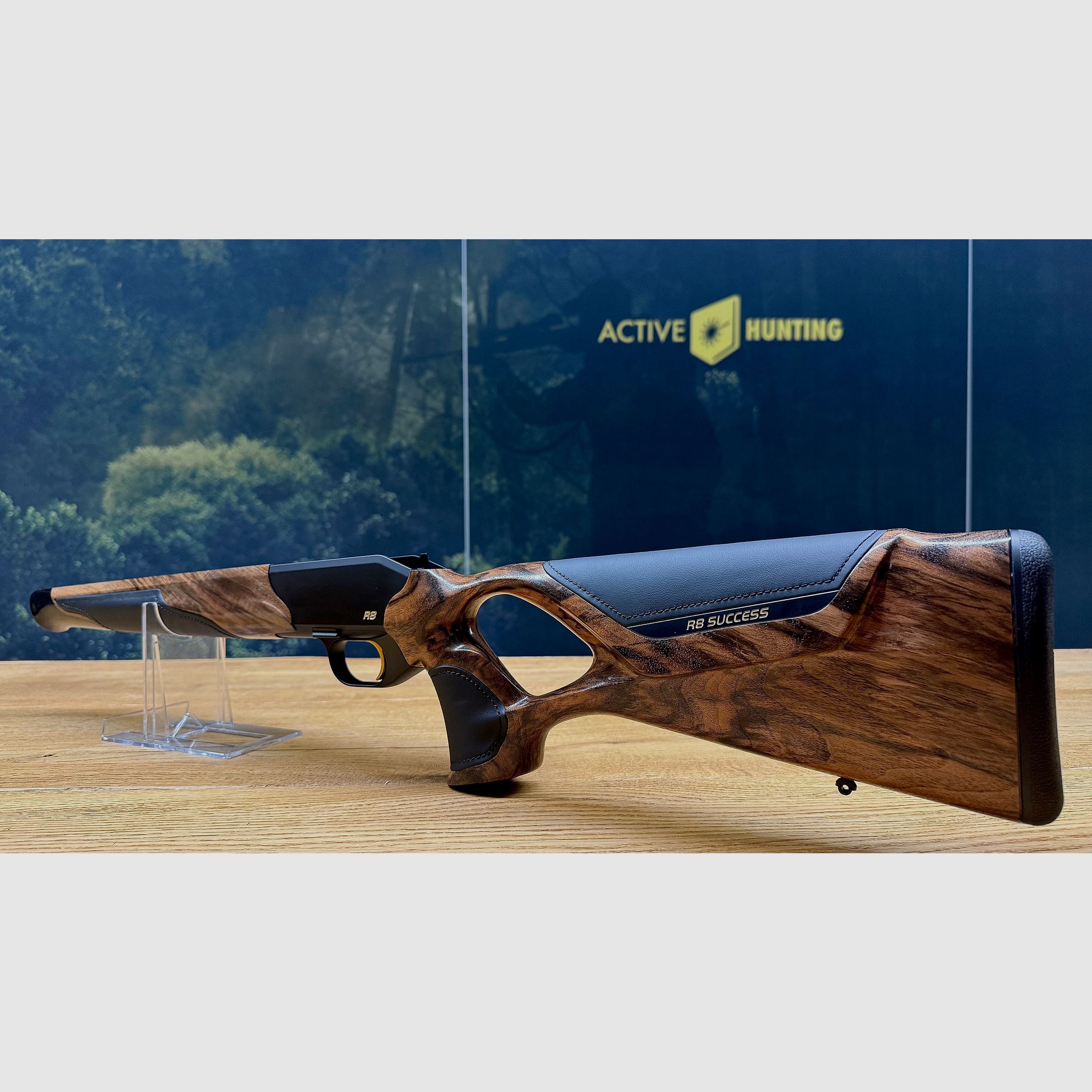 Blaser R8 Success Leder Schaft mit System / Holzklasse 6 / Leder schwarz / Goldelemente