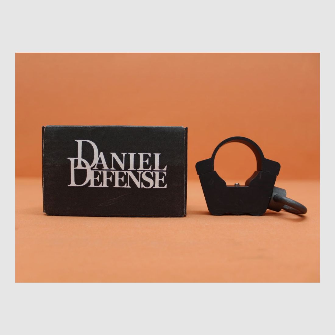 Daniel Defens, Inc. AR-15: Daniel Defense (DD-5002) EZ Carbine Punkt mocowania obrotowego do QD Push-B. Uchwyt na pasek, zdjęcie 1 z 3