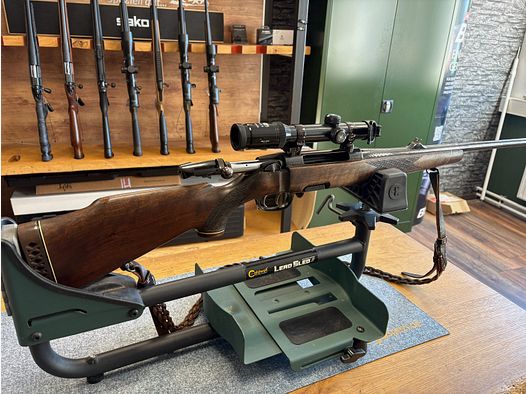 Classico per la caccia dinamica: Steyr Mannlicher Modell S (cal. 9,3x64) incl. Kahles cannocchiale per caccia dinamica