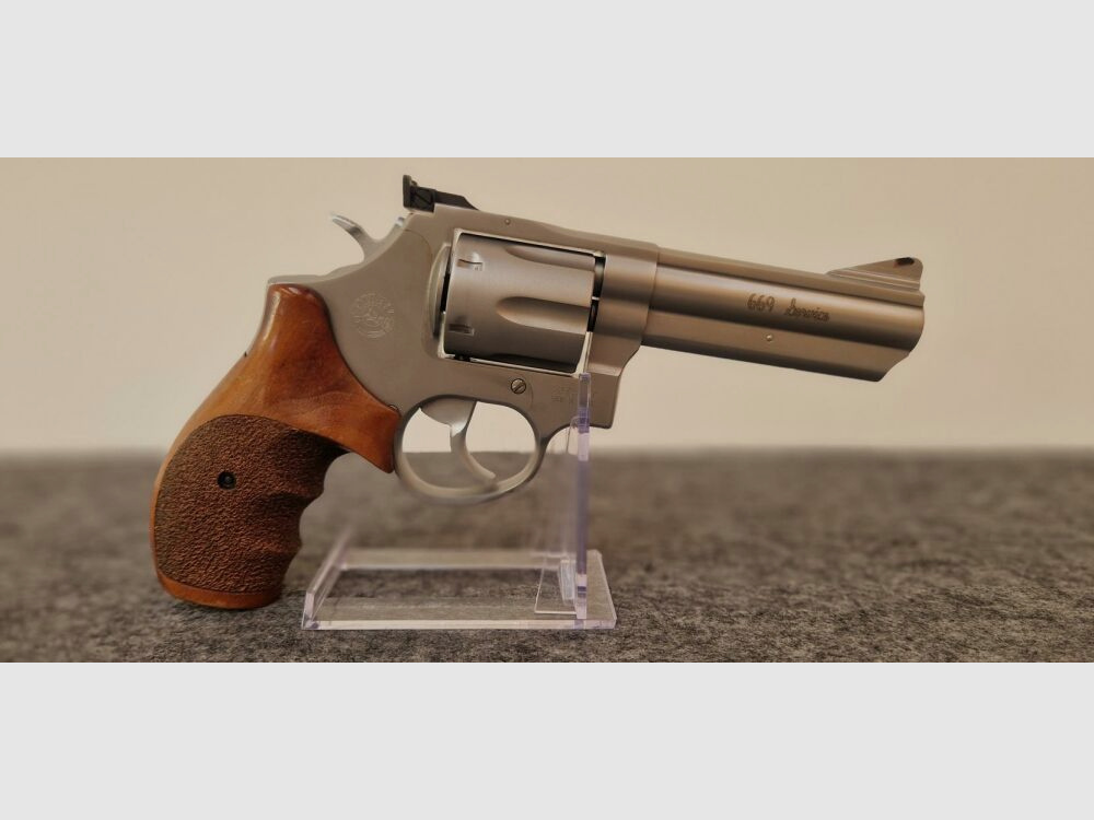 Taurus	 Revolver 669 Service - .357 Mag.