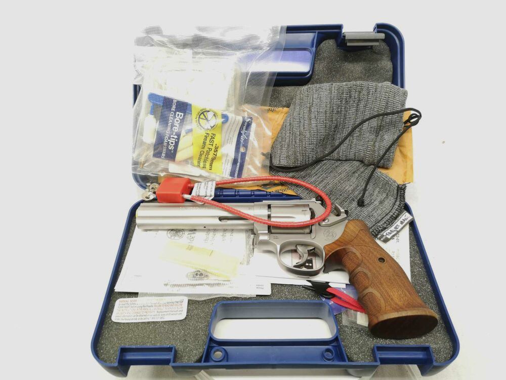 Smith & Wesson 686-6 Target Champion - v. Accessories