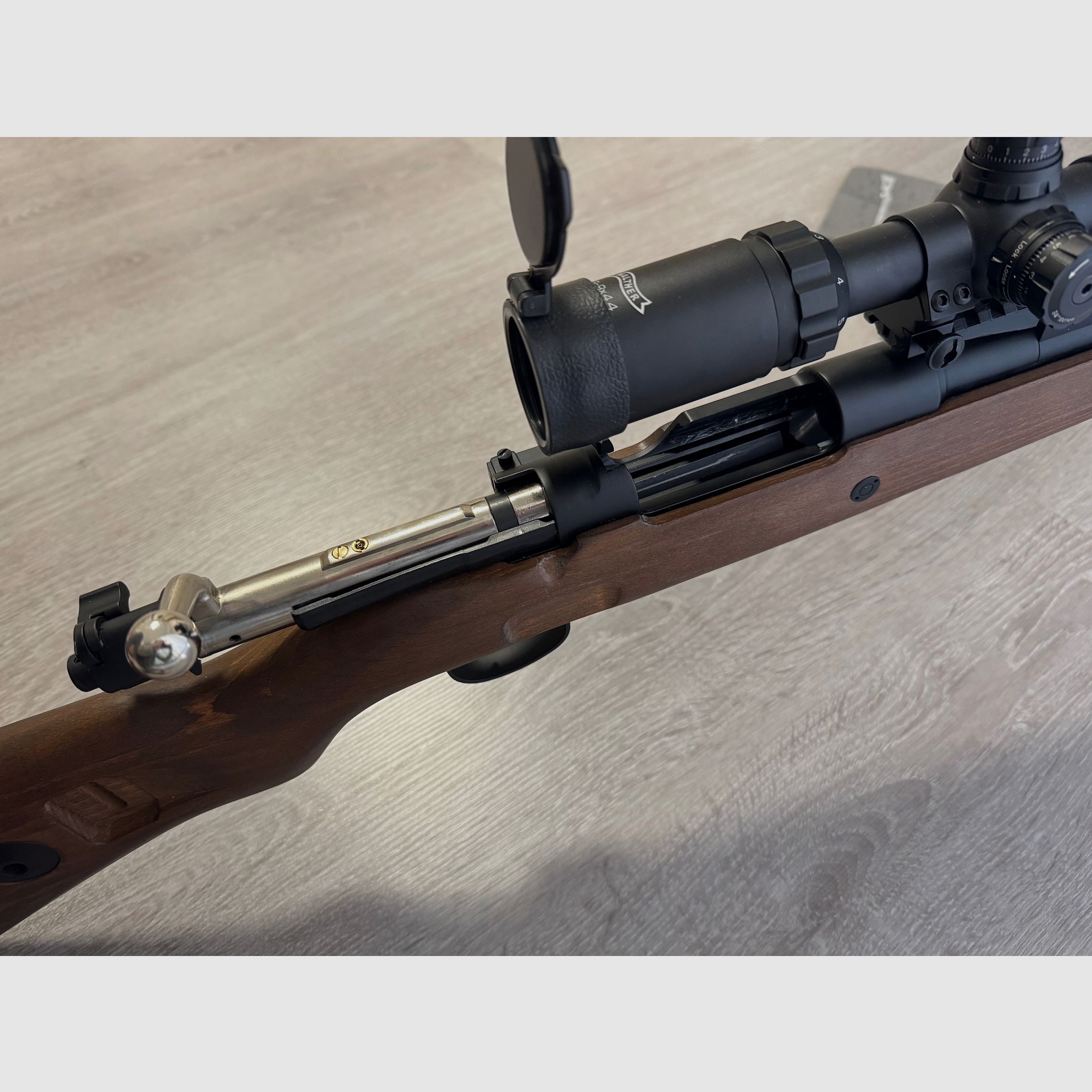 Double Bell Karabiner 98K Gas Airsoft Bolt-Action Gewehr mit Hülsenauswurf Echtholz-Version