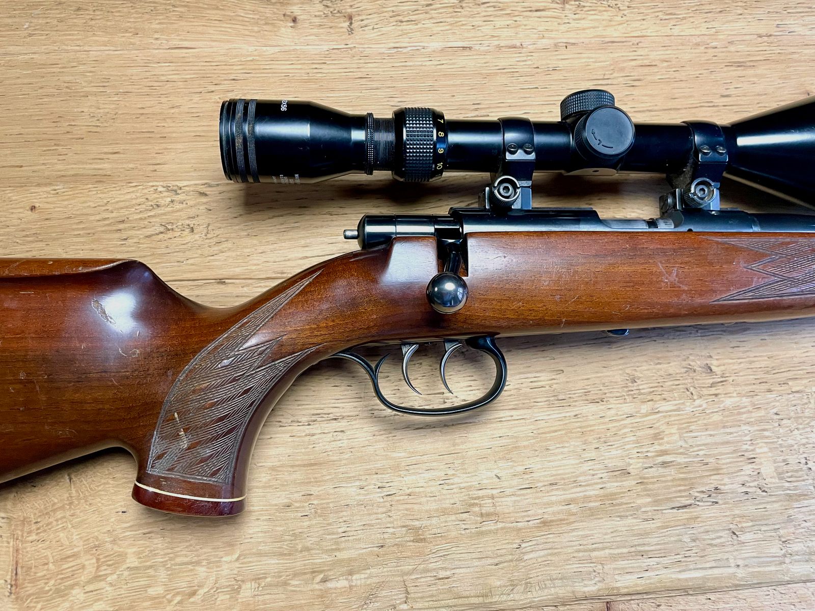 Repetierbüchse Anschütz Mod. 1422 mit Dt. Stecher inkl. ZF Tasco 4-12x56 und Schalldämpfer