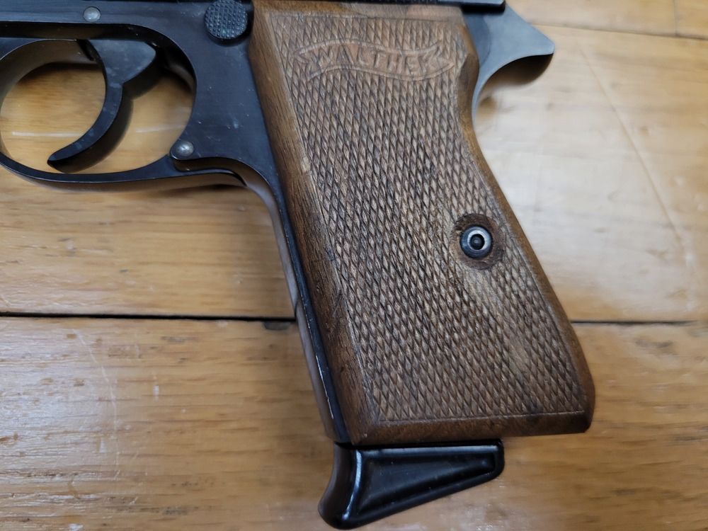 Peu courant pistolet Walther PP – Calibre 7,65 (non indiqué !) – Rare fabrication Walther Zella-Mehlis de février/mars 1945 – Belles plaquettes et beau canon – État TTBE++ – Neuf !, image 14 sur 17