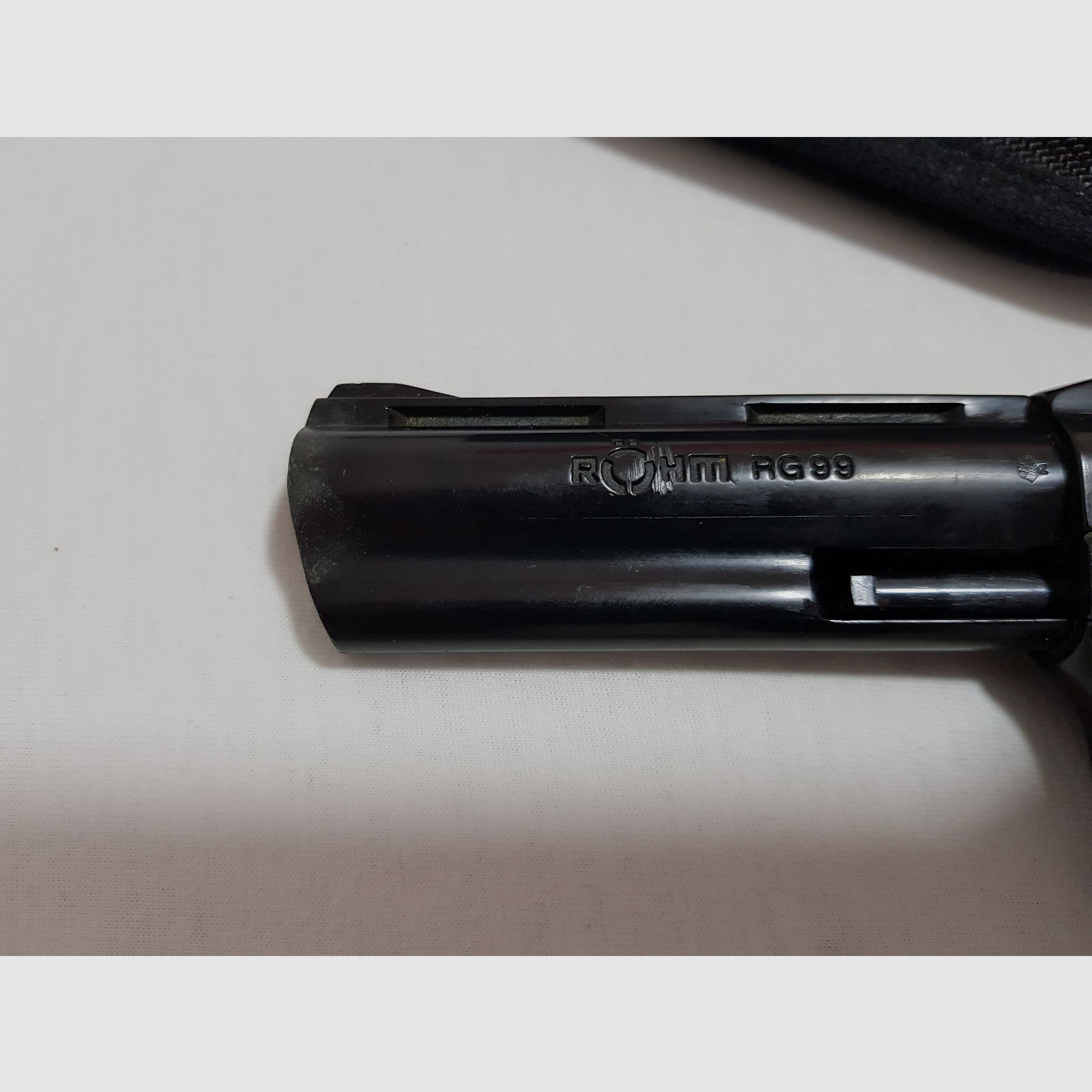 Röhm RG 99 brüniert mit Holzgriffschalen .380 R / 9mm Knall Schreckschuss Pistole 6 Schuss Trommel Kontakt: yardsalez@proton.me