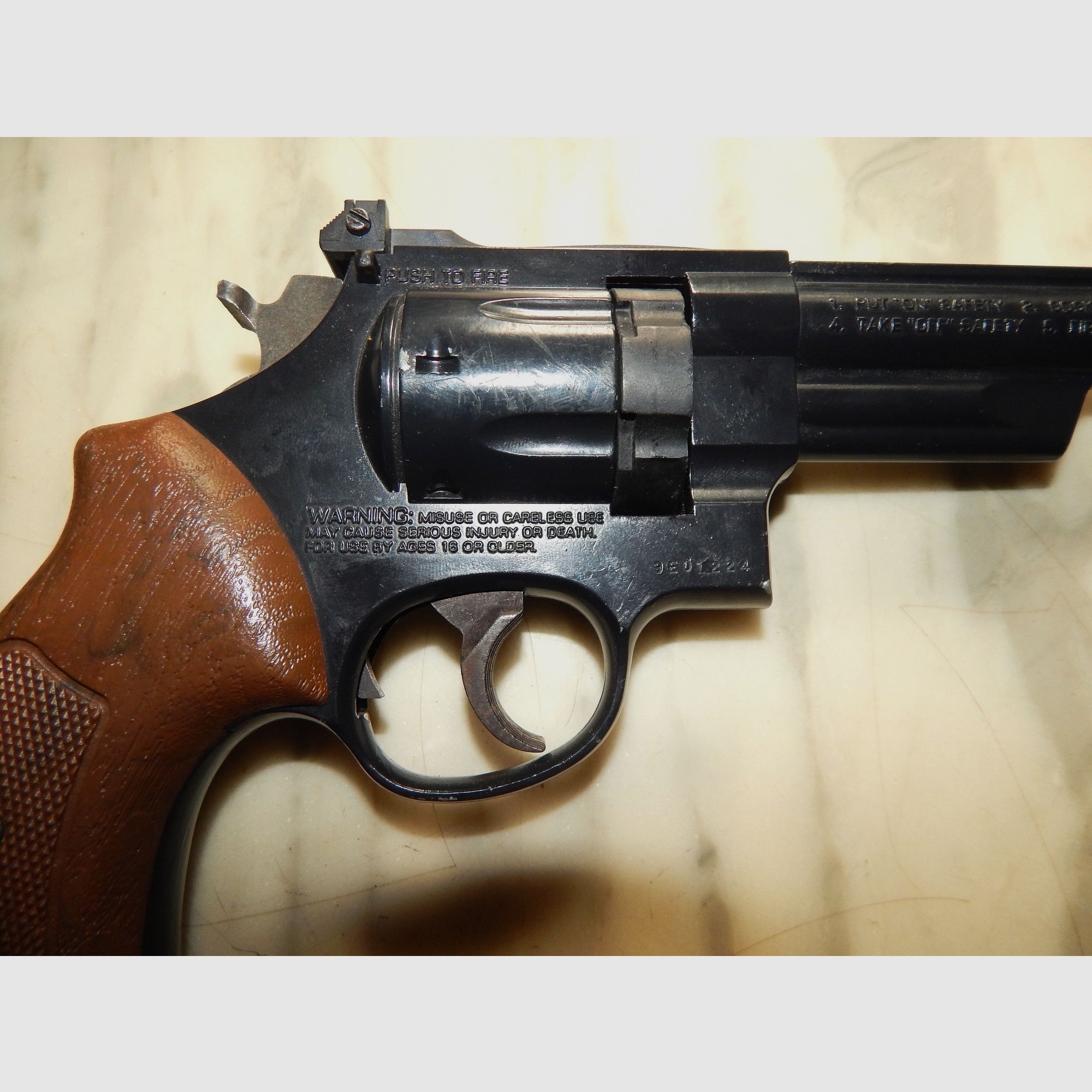 Daisy 44 Co2 Revolver / vintage - 2 stuks